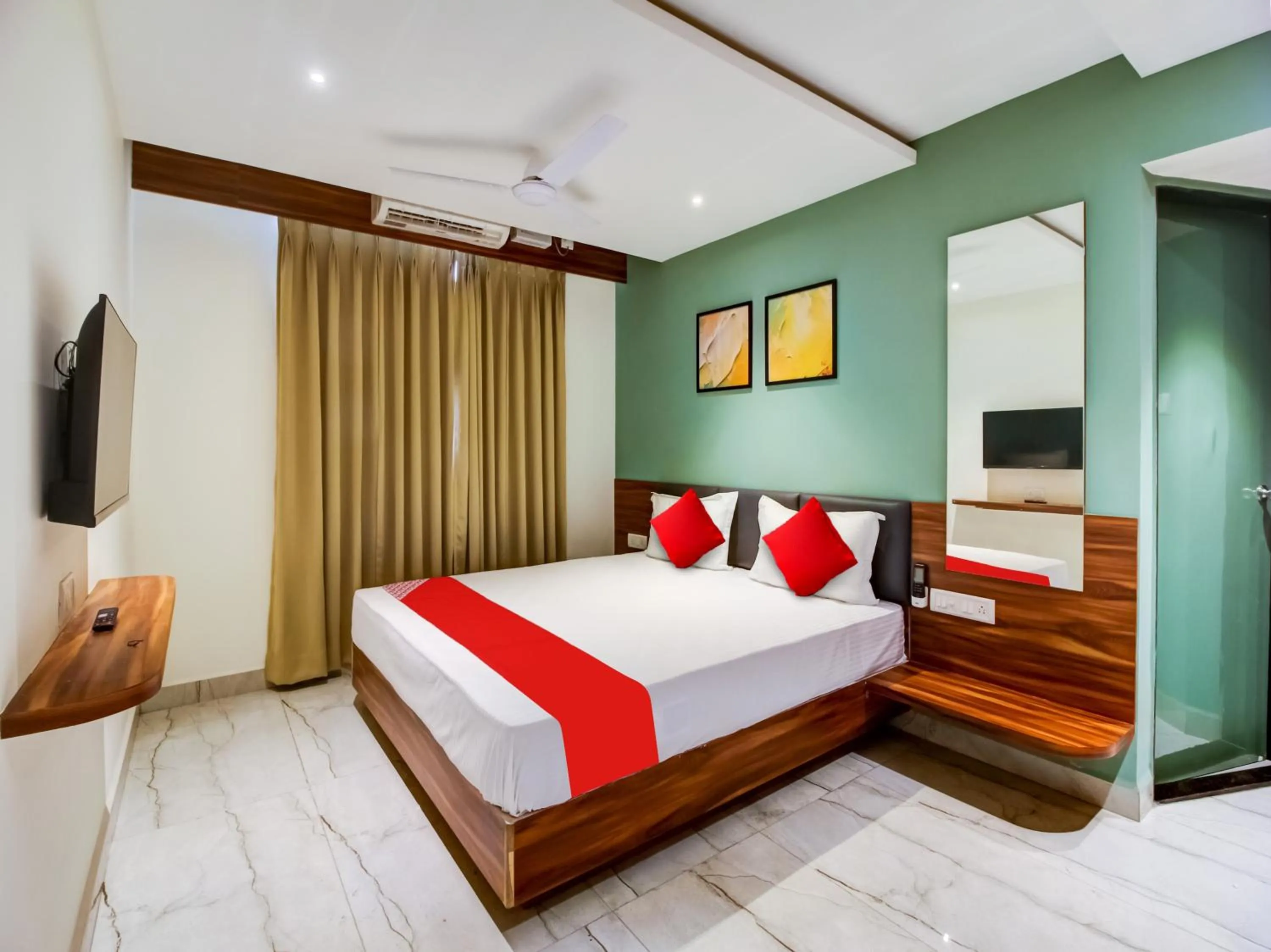 Bedroom, Bed in Collection O Peak Stay