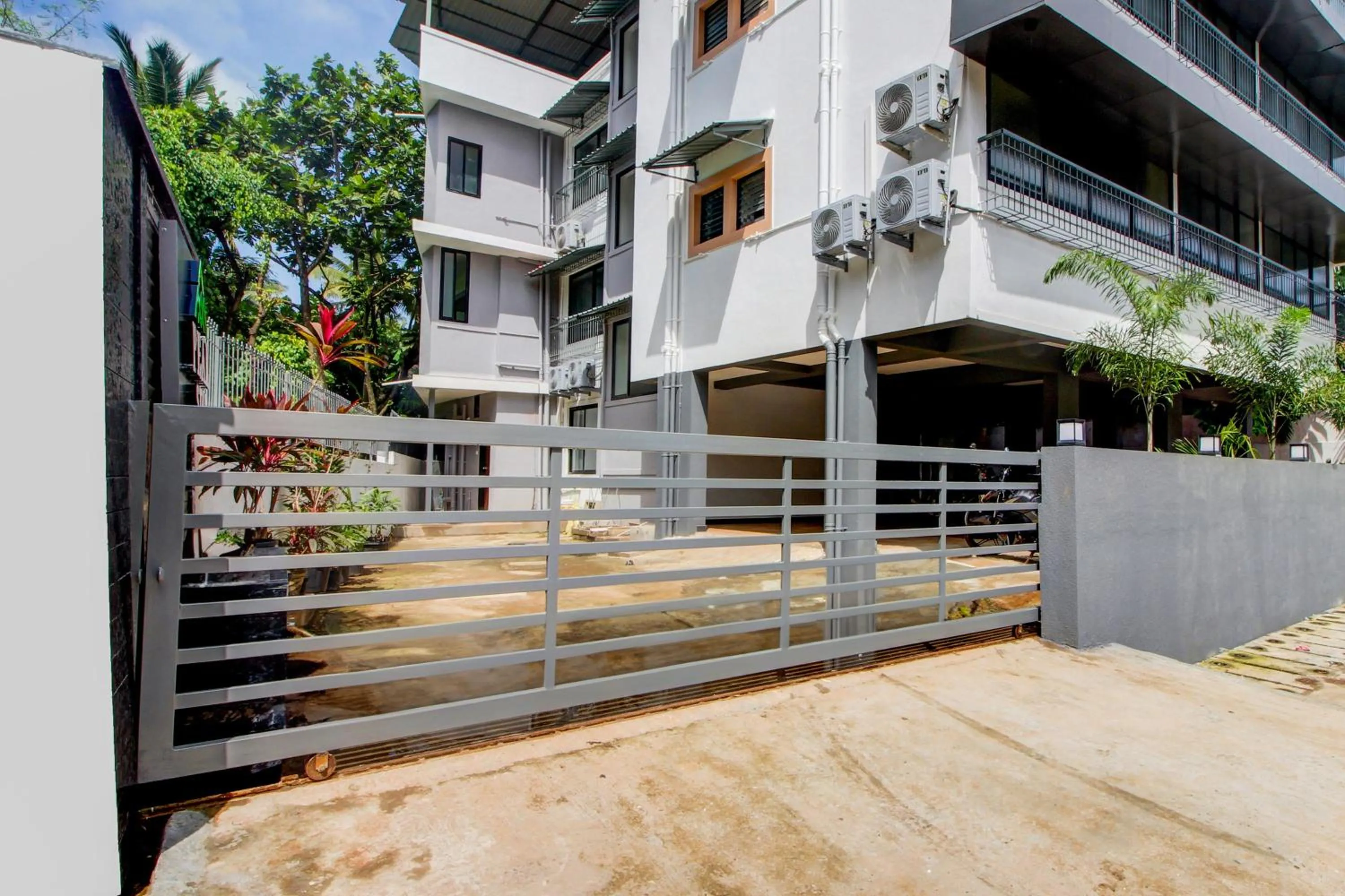 Property building in Collection O Peak Stay