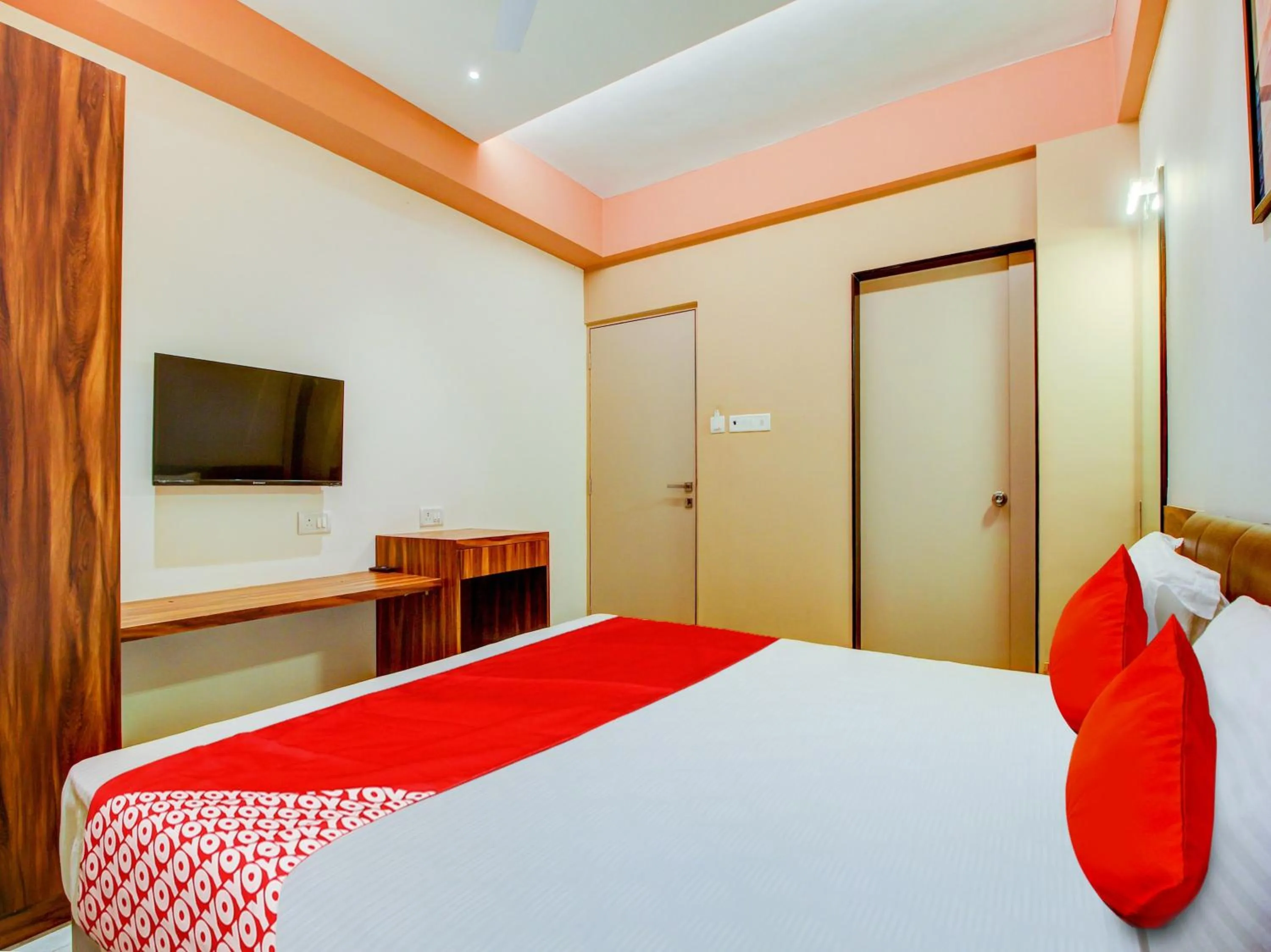 Bedroom, Bed in Collection O Peak Stay