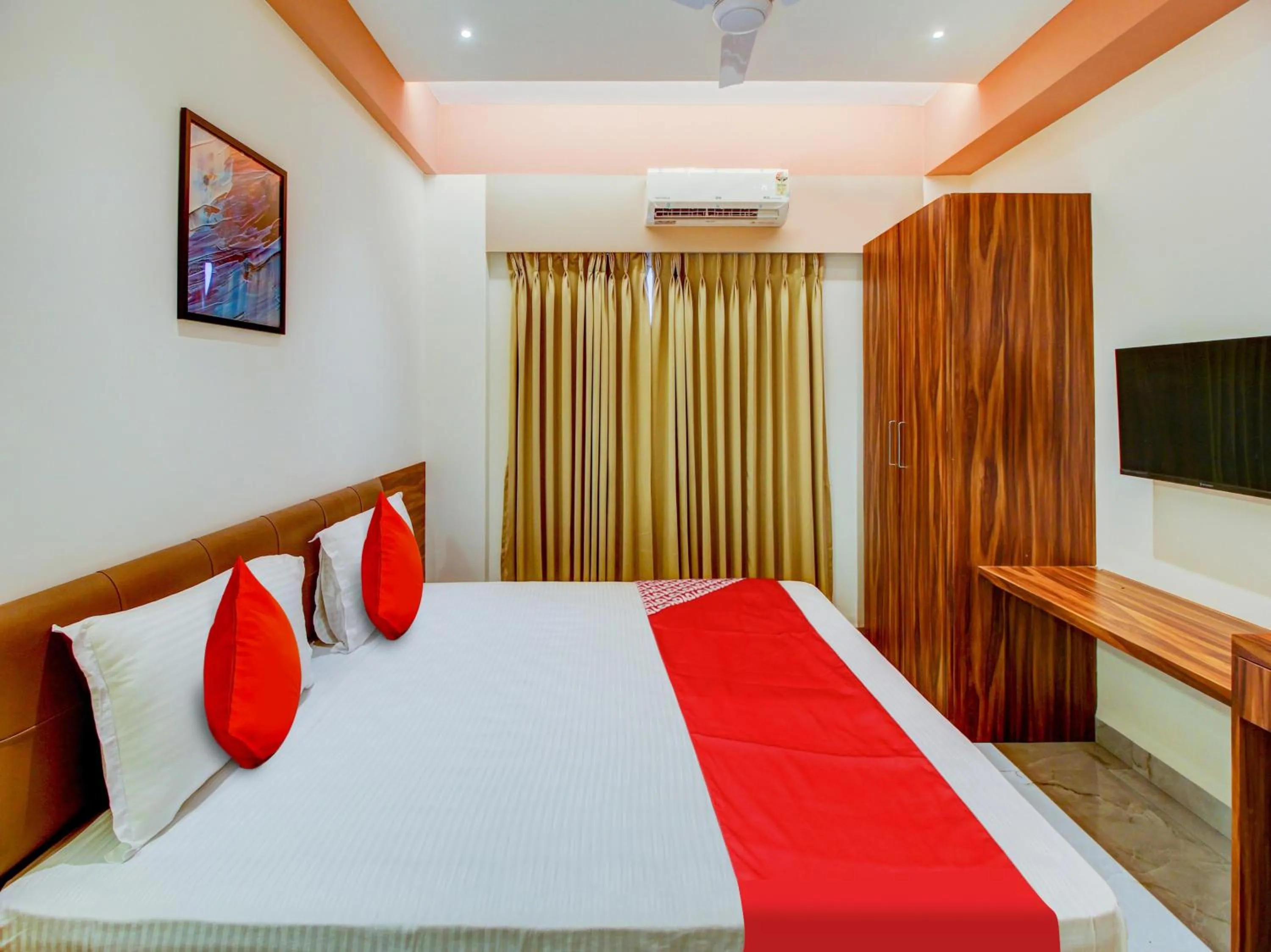 Photo of the whole room, Bed in Collection O Peak Stay