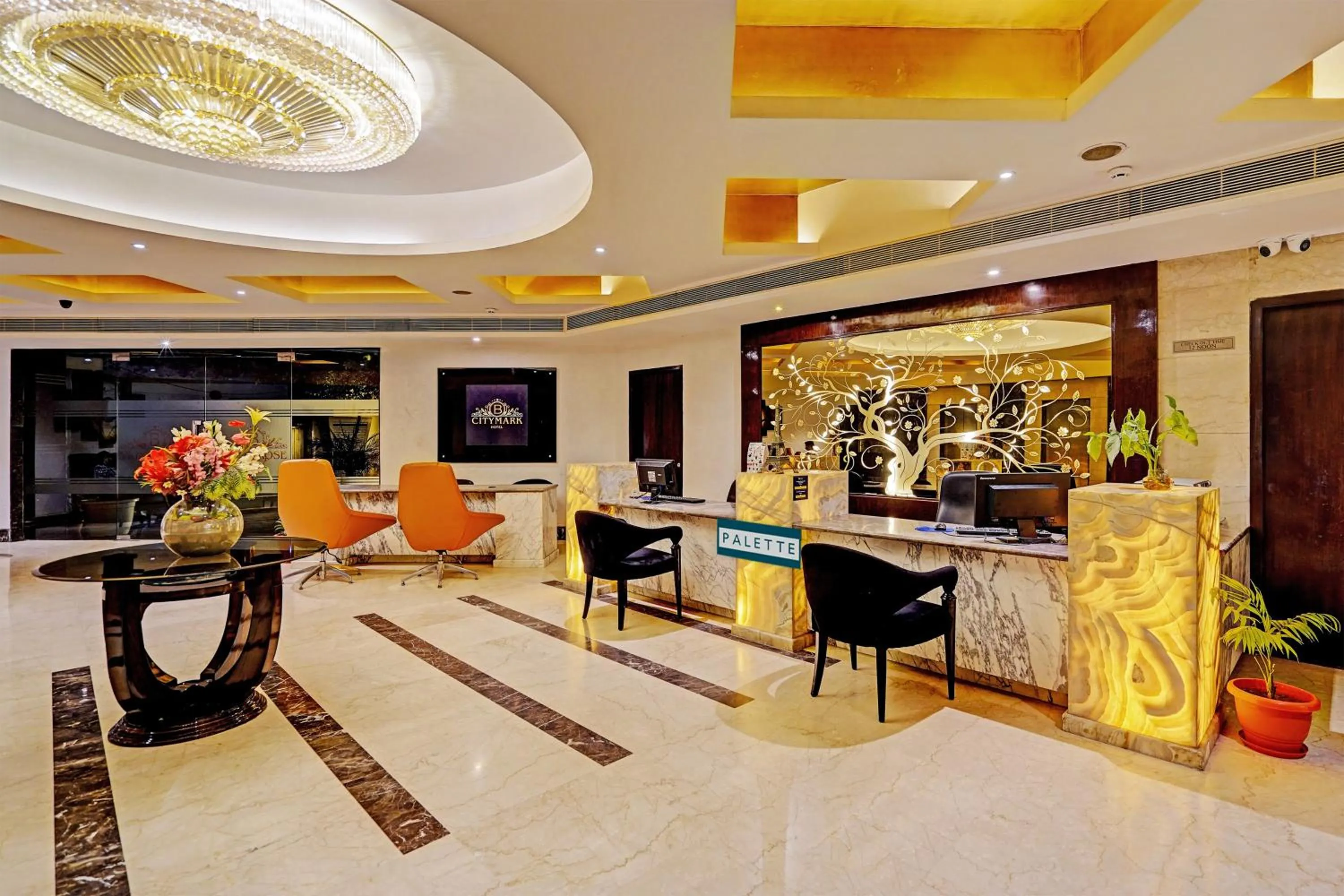 Lobby or reception in Super Townhouse OAK Hotel City Mark Gurgaon