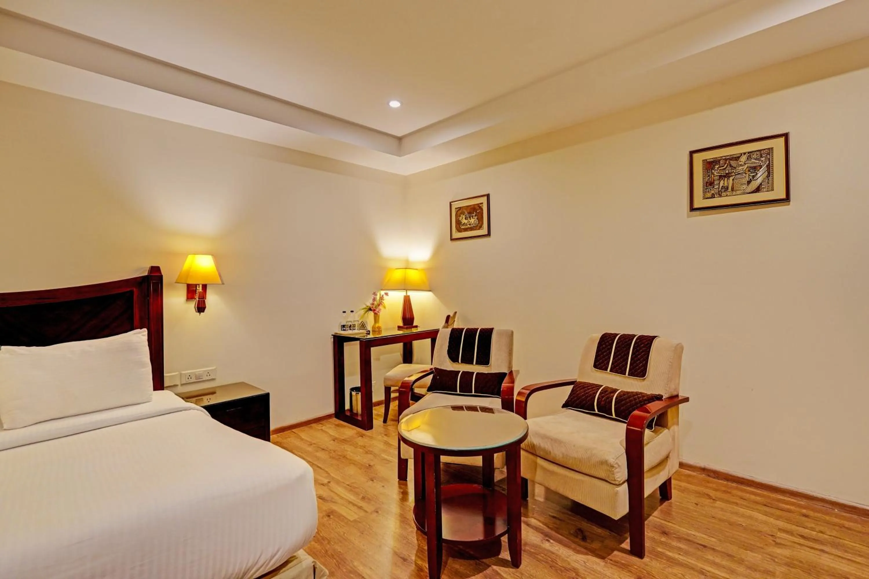 Bedroom, Bed in Super Townhouse OAK Hotel City Mark Gurgaon