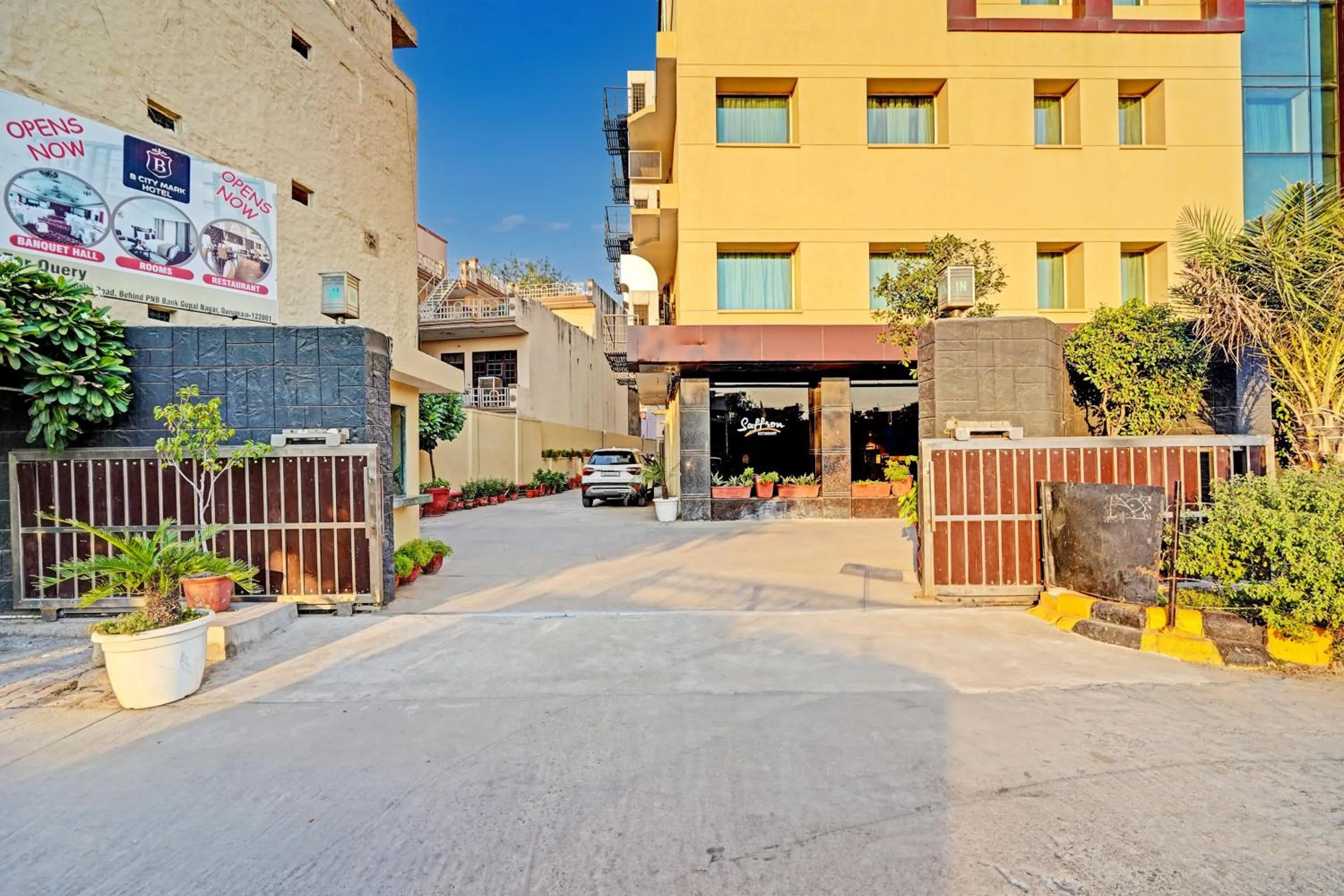 Facade/entrance in Super Townhouse OAK Hotel City Mark Gurgaon
