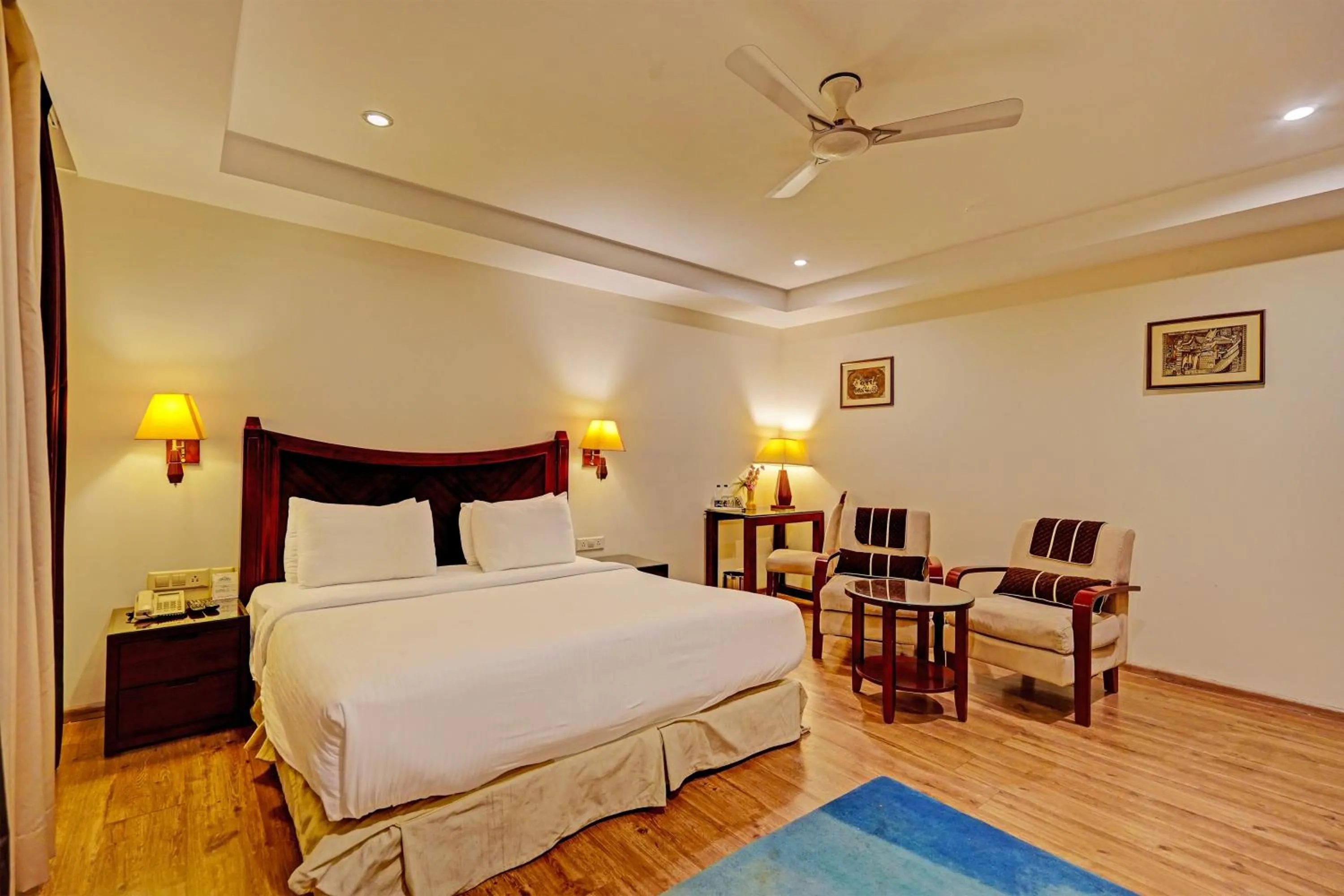 Bedroom, Bed in Super Townhouse OAK Hotel City Mark Gurgaon