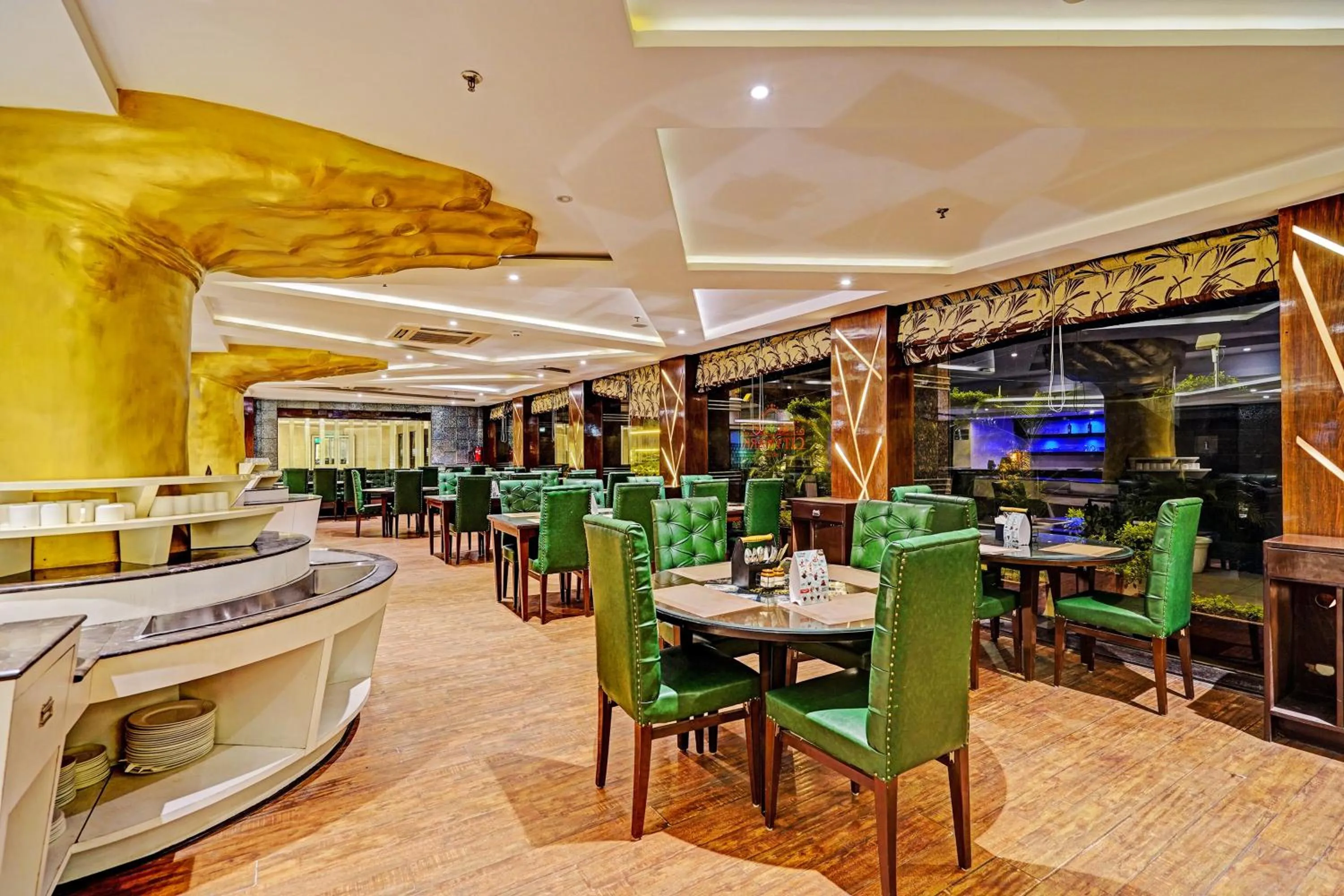 Restaurant/places to eat in Super Townhouse OAK Hotel City Mark Gurgaon