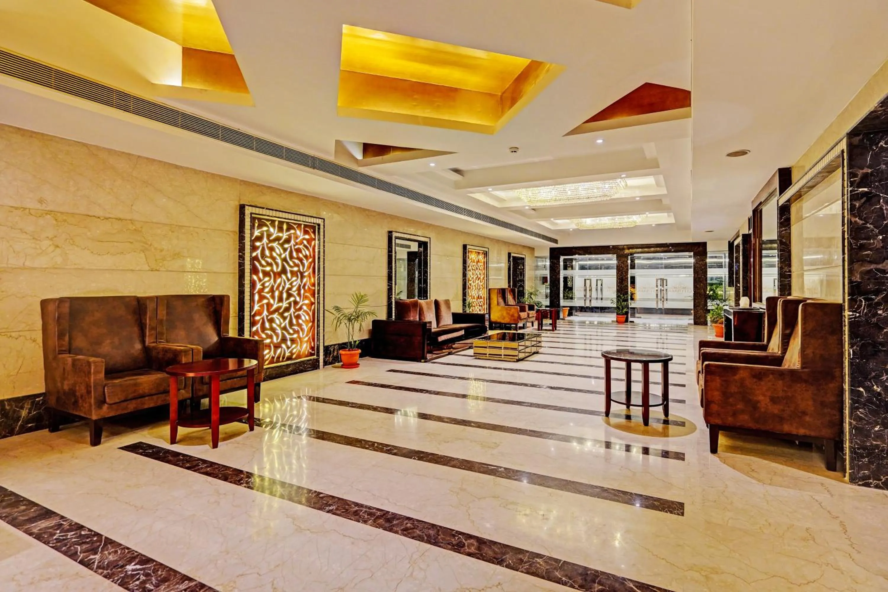 Lobby or reception in Super Townhouse OAK Hotel City Mark Gurgaon