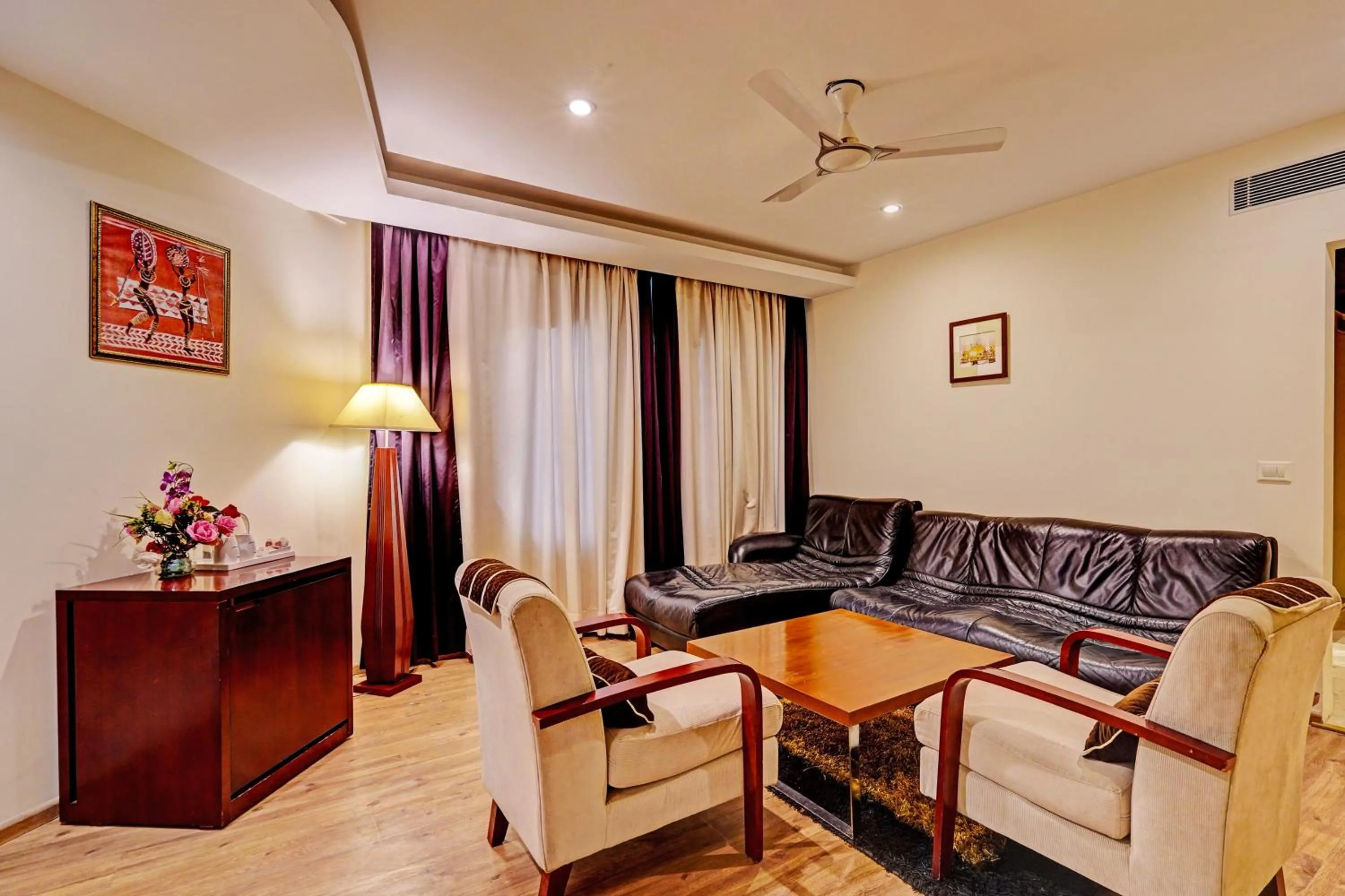 Lobby or reception in Super Townhouse OAK Hotel City Mark Gurgaon