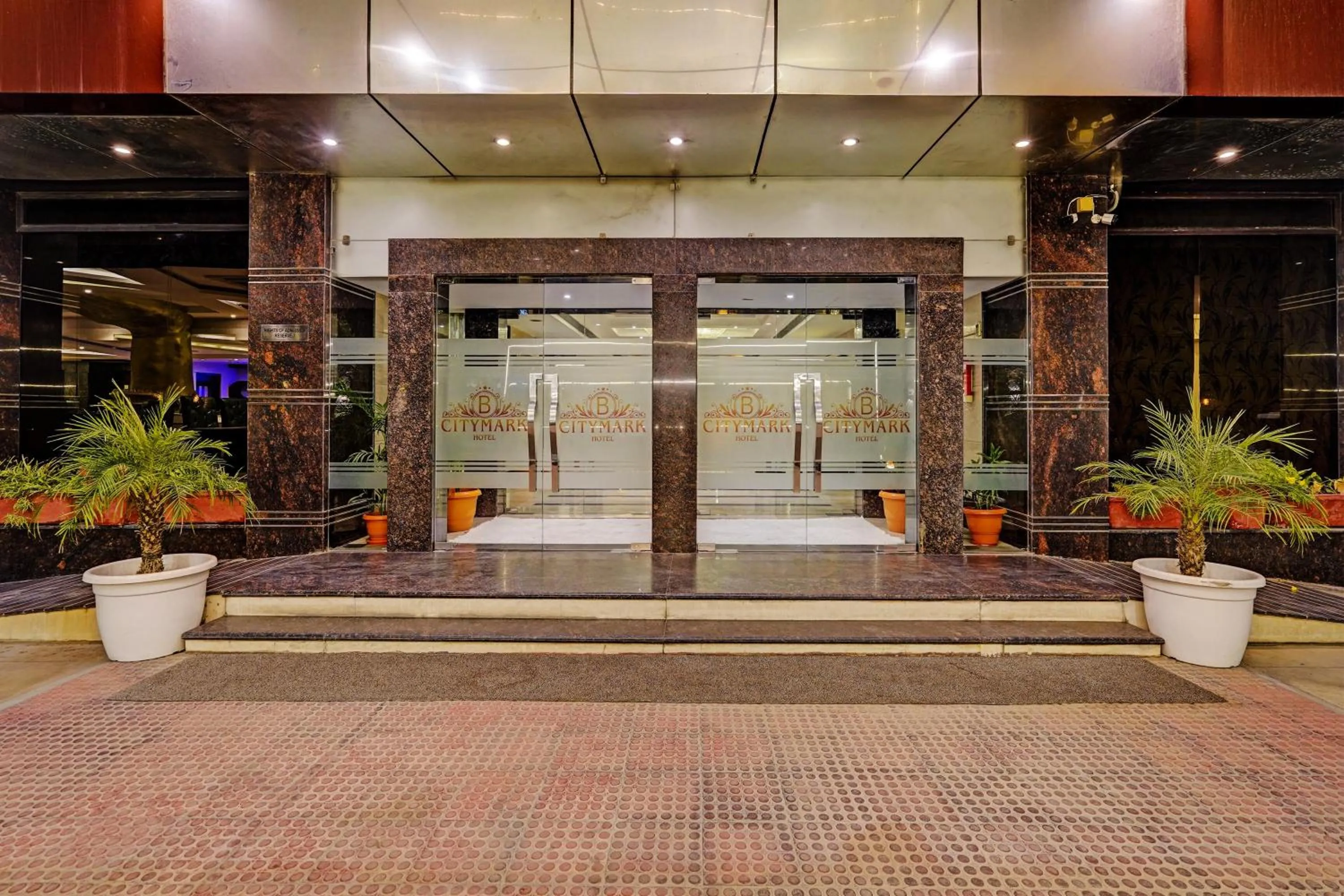 Facade/entrance in Super Townhouse OAK Hotel City Mark Gurgaon