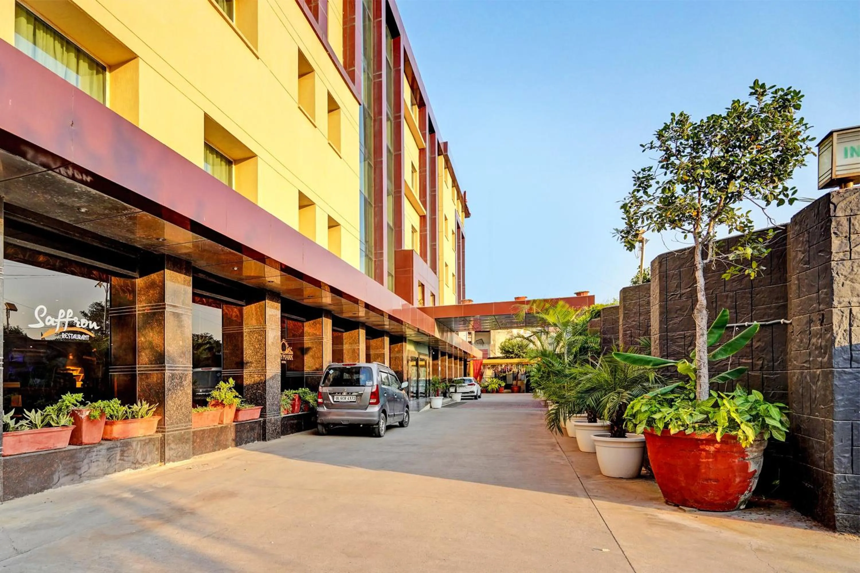 Facade/entrance in Super Townhouse OAK Hotel City Mark Gurgaon