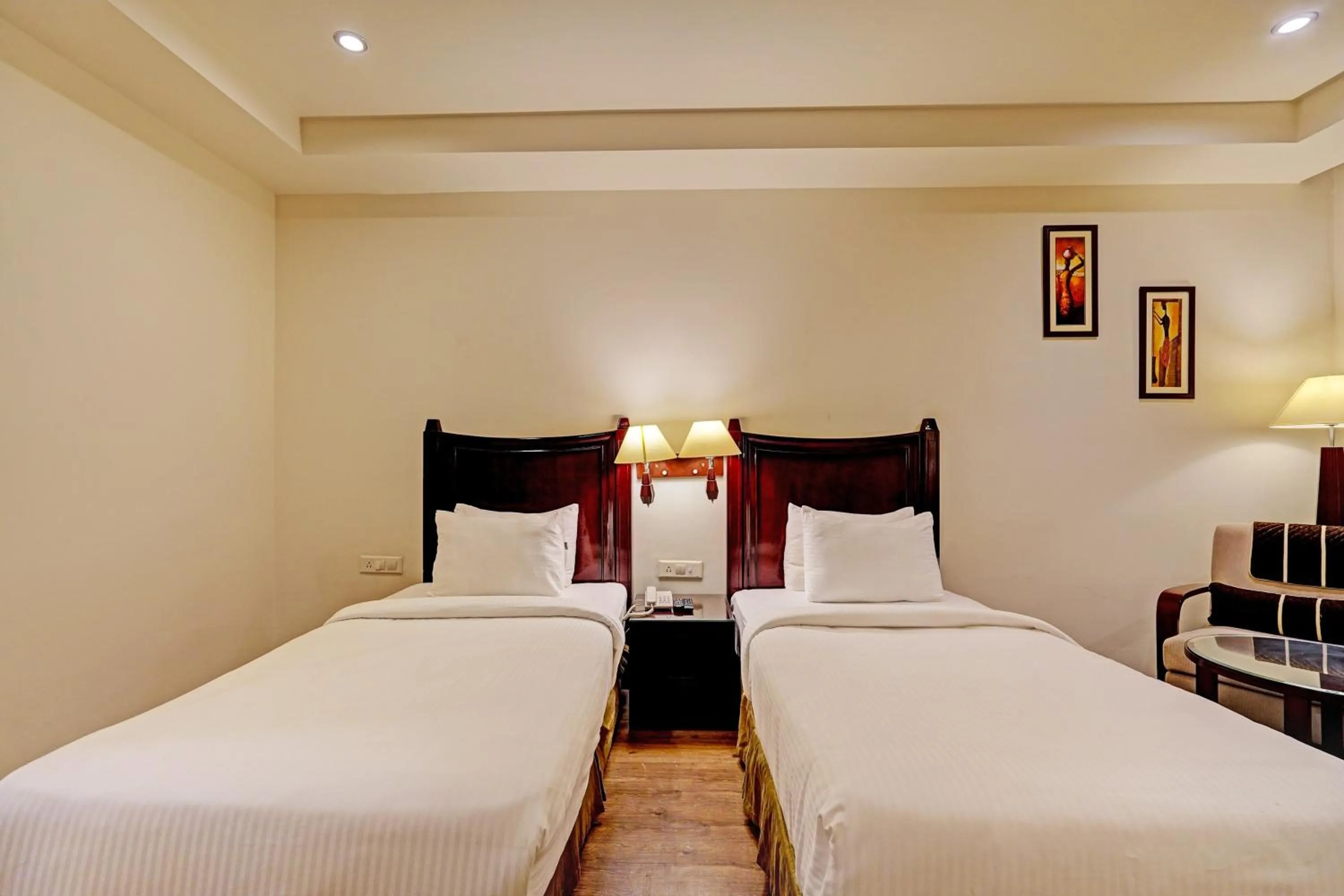 Bedroom, Bed in Super Townhouse OAK Hotel City Mark Gurgaon