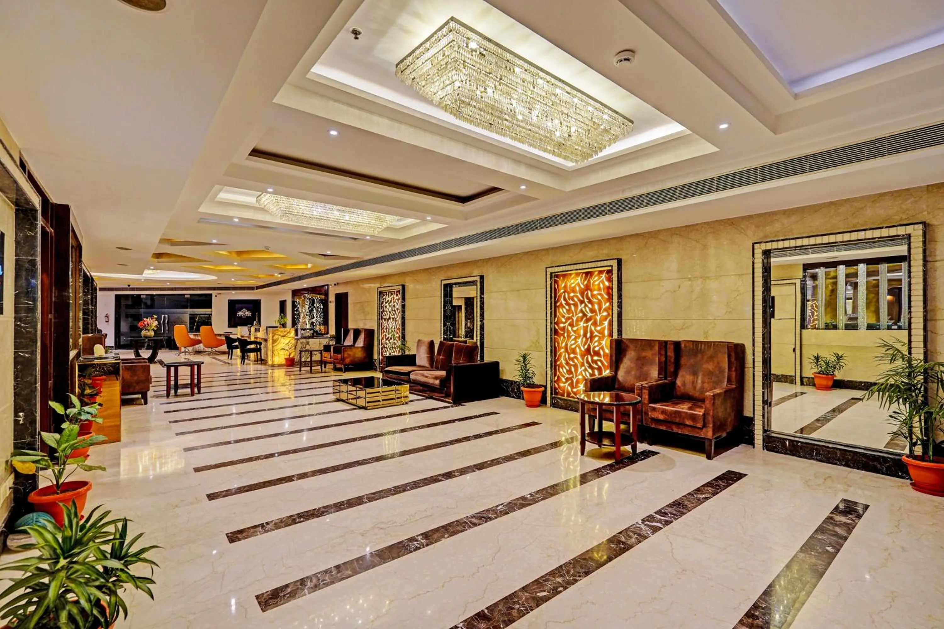 Lobby or reception in Super Townhouse OAK Hotel City Mark Gurgaon