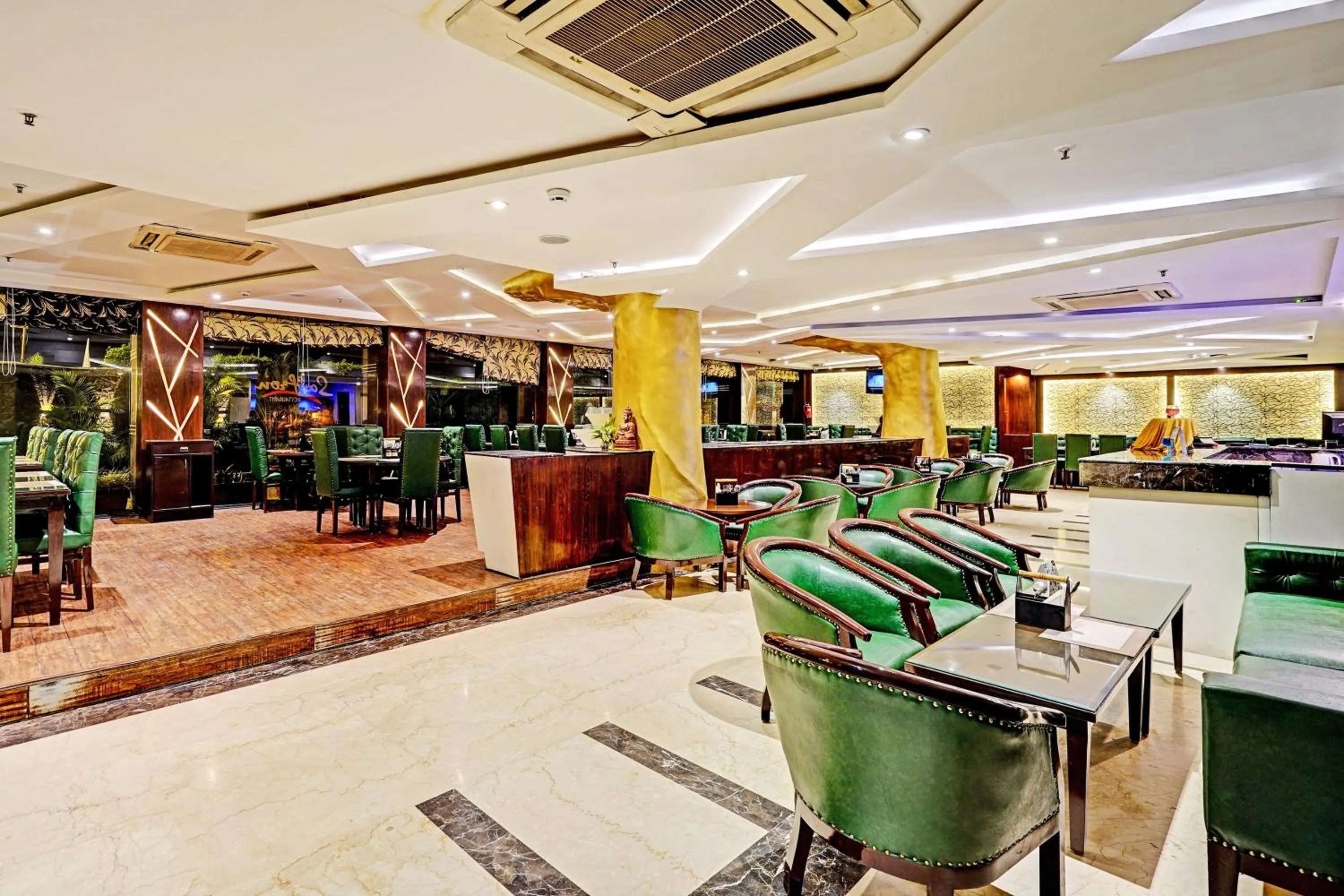 Restaurant/places to eat in Super Townhouse OAK Hotel City Mark Gurgaon