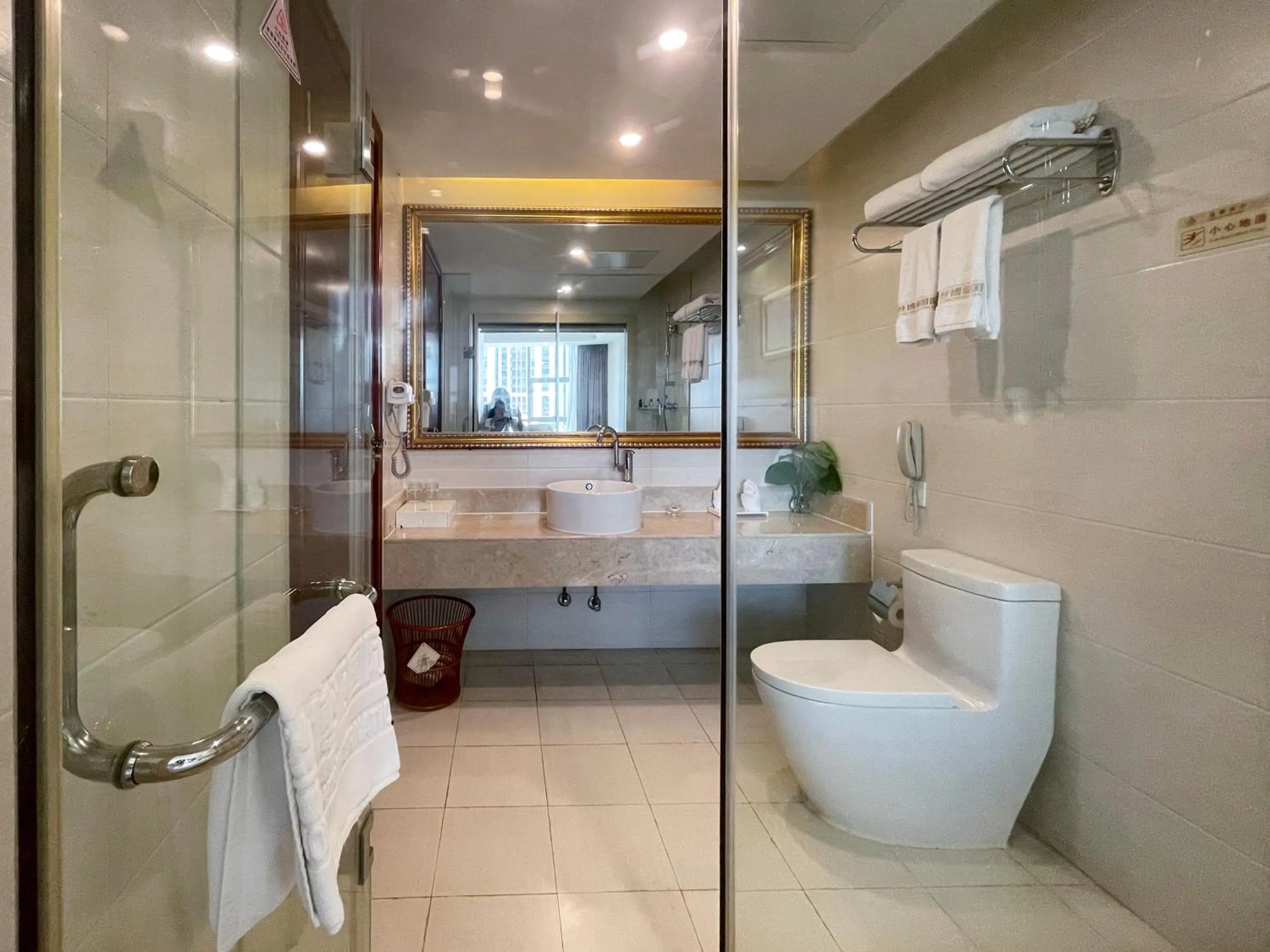 Shower in Haisi Boya International Hotel