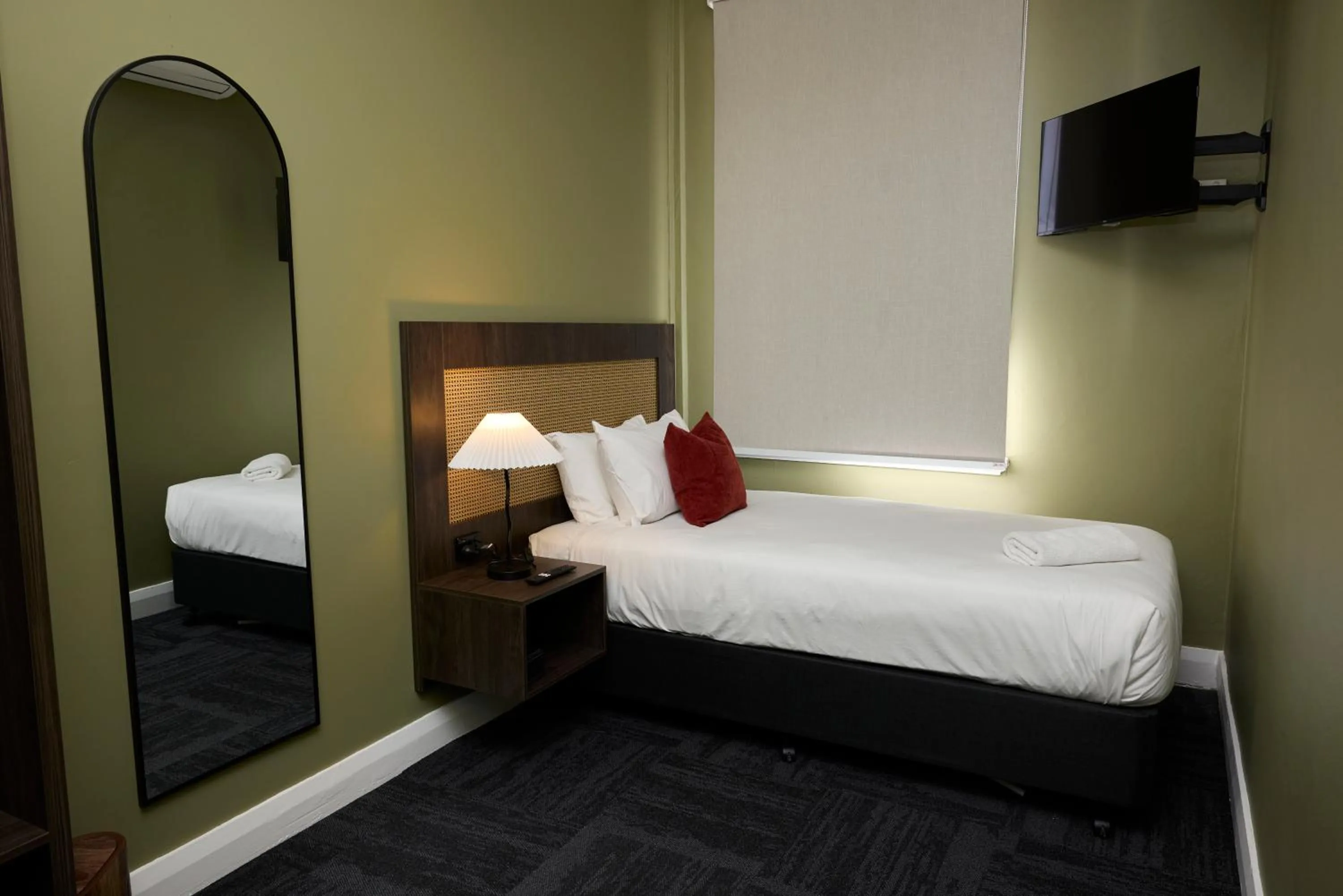 Property building, Bed in The Burlington Hotel