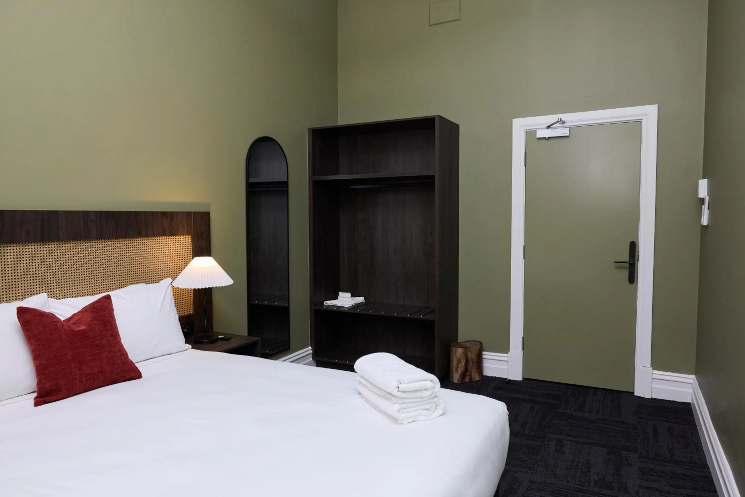 Property building, Bed in The Burlington Hotel