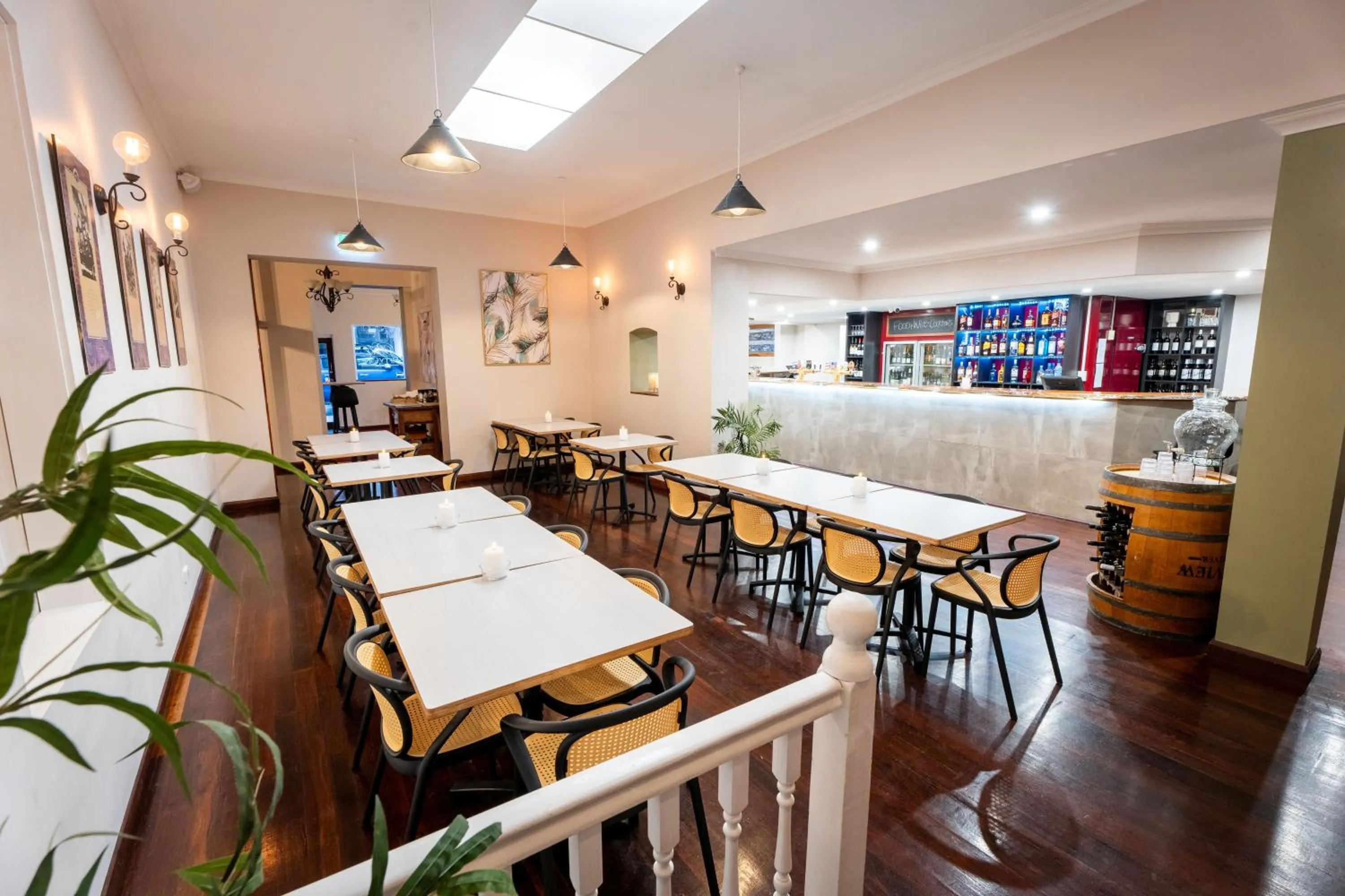 Restaurant/places to eat in The Burlington Hotel