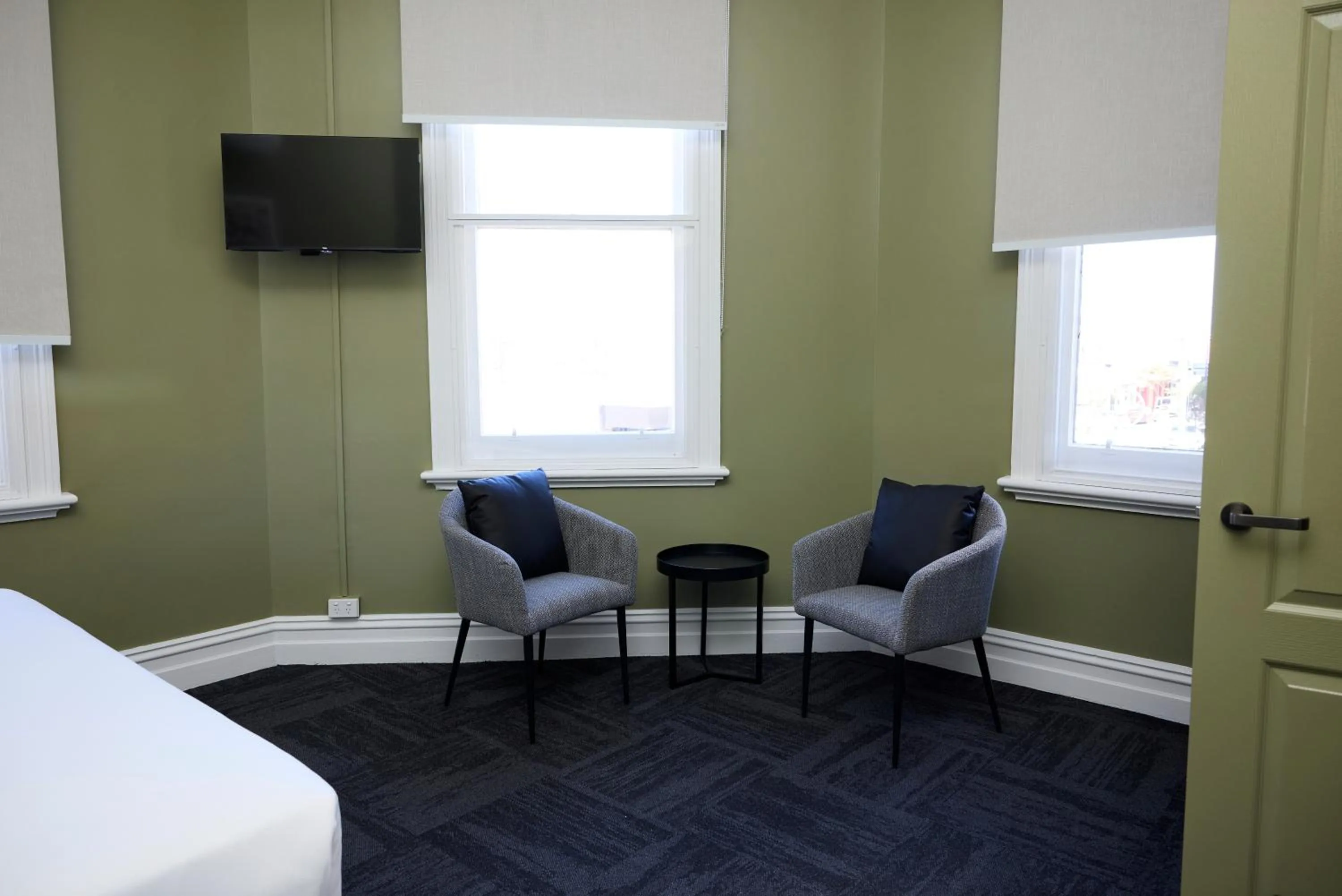 Property building, Bed in The Burlington Hotel