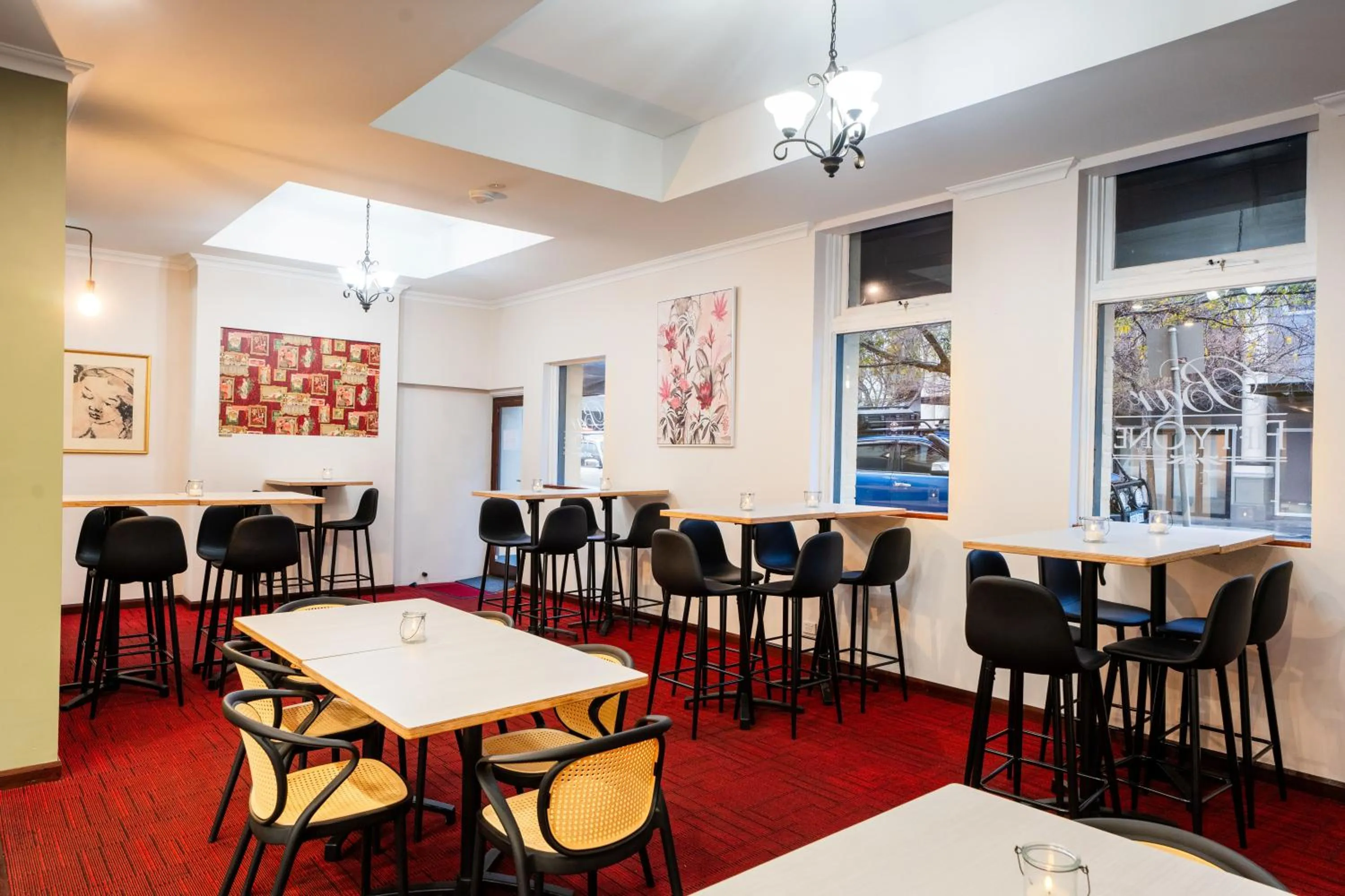 Restaurant/places to eat in The Burlington Hotel