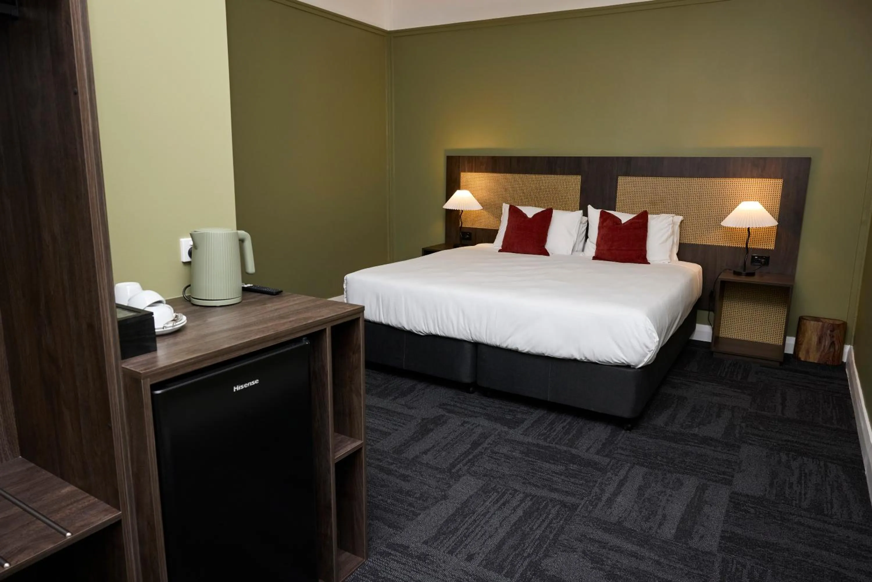 Property building, Bed in The Burlington Hotel