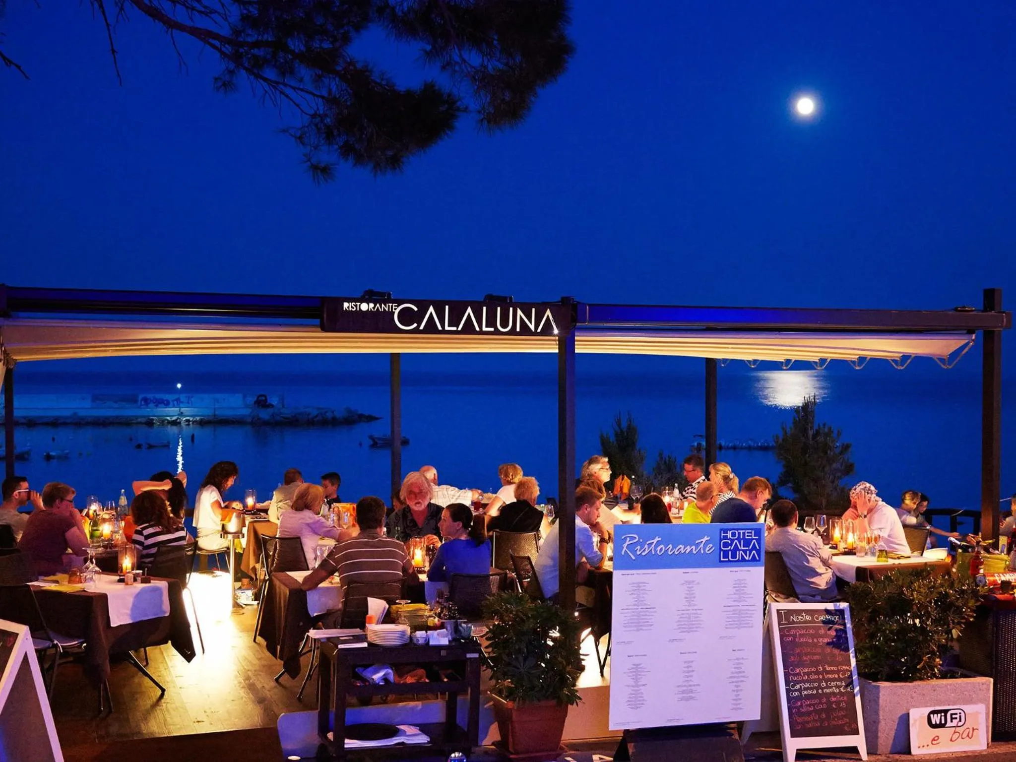 Restaurant/places to eat in Hotel Cala Luna