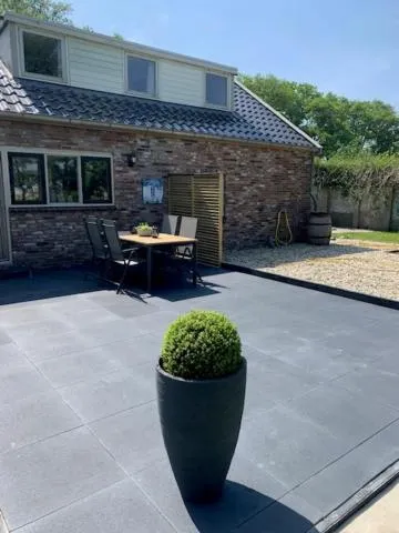 Patio in 't Skoallehus