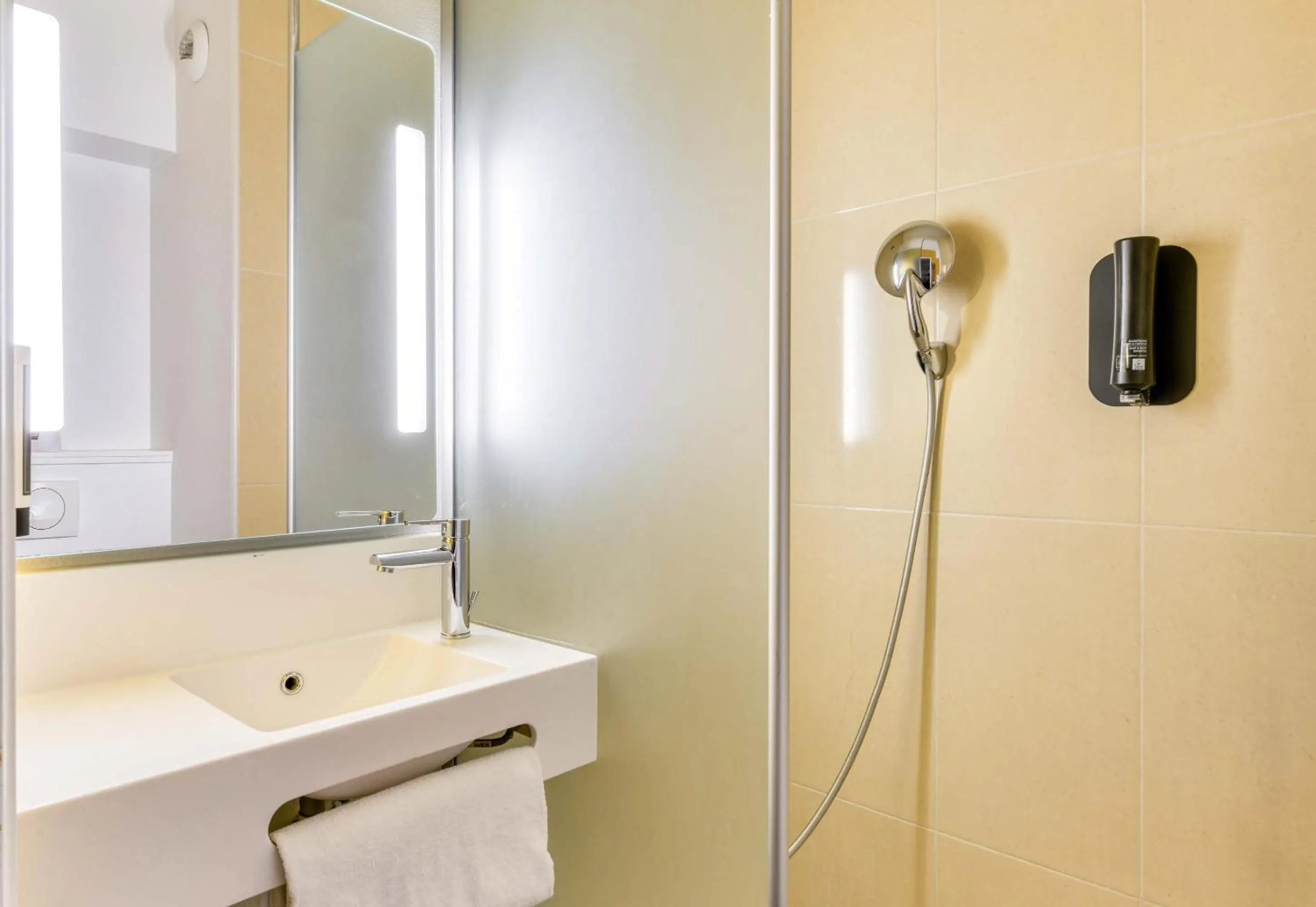 Bathroom in B&B HOTEL Montpellier Centre Le Millénaire