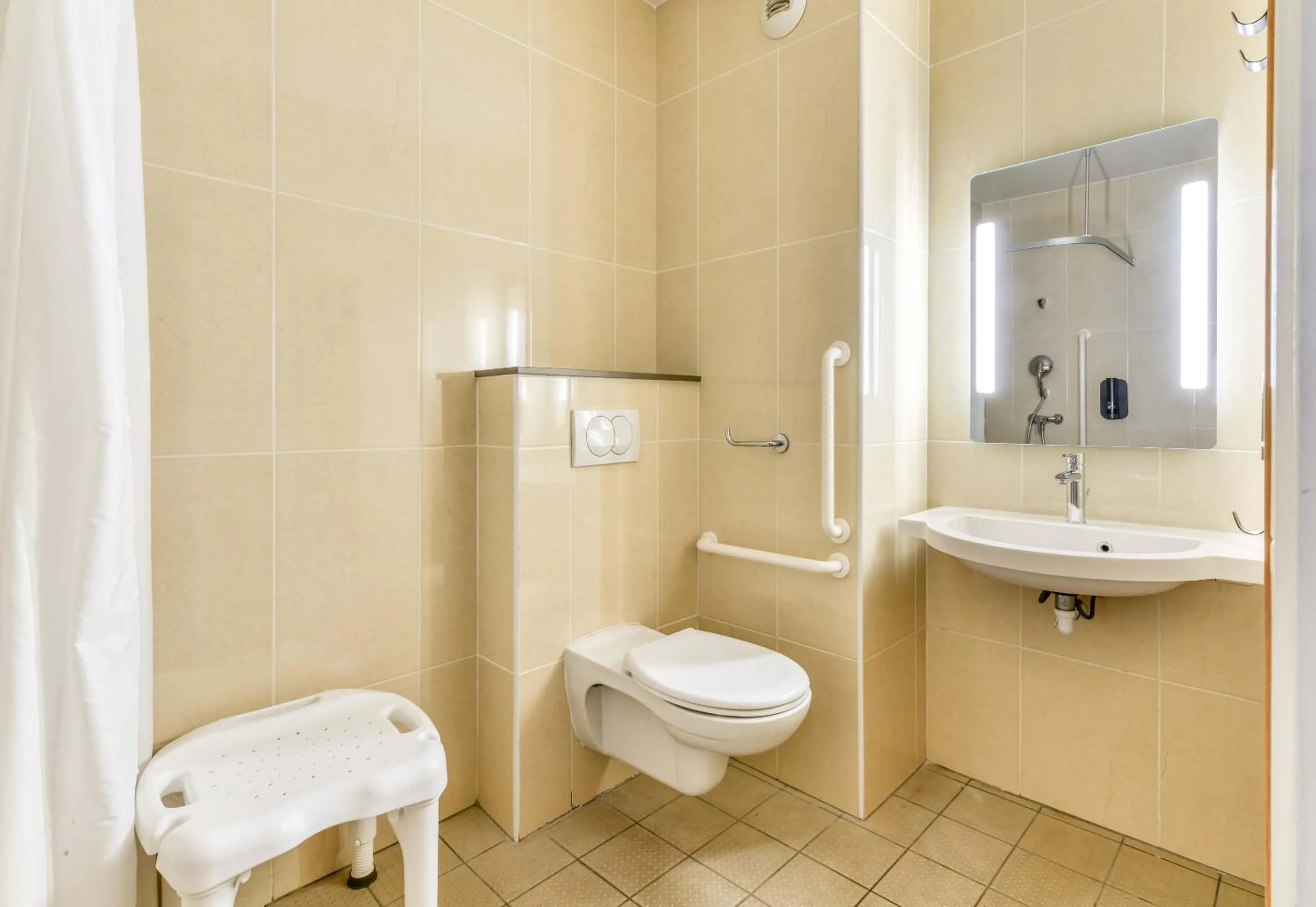 Bathroom in B&B HOTEL Montpellier Centre Le Millénaire