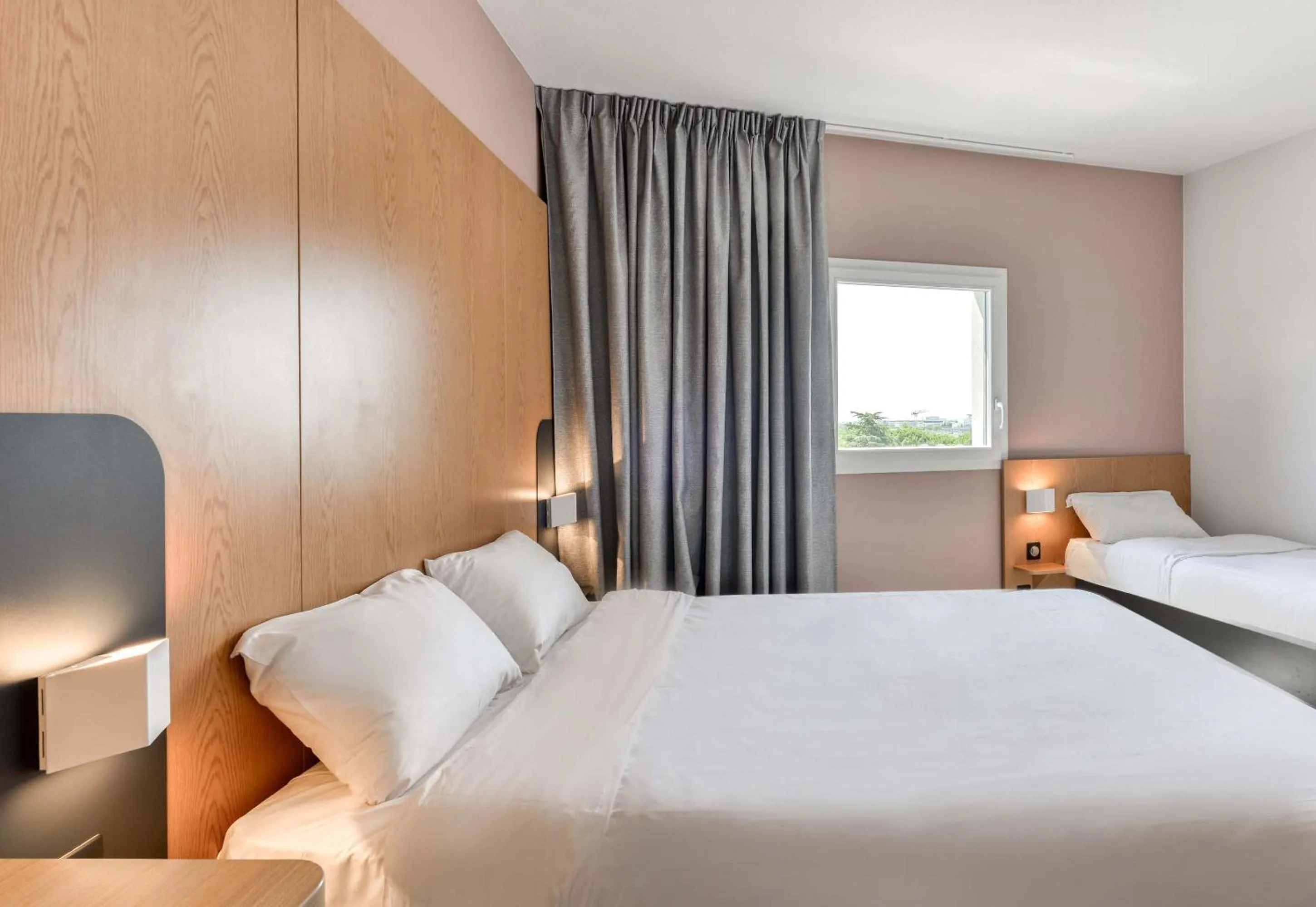 Bedroom, Bed in B&B HOTEL Montpellier Centre Le Millénaire