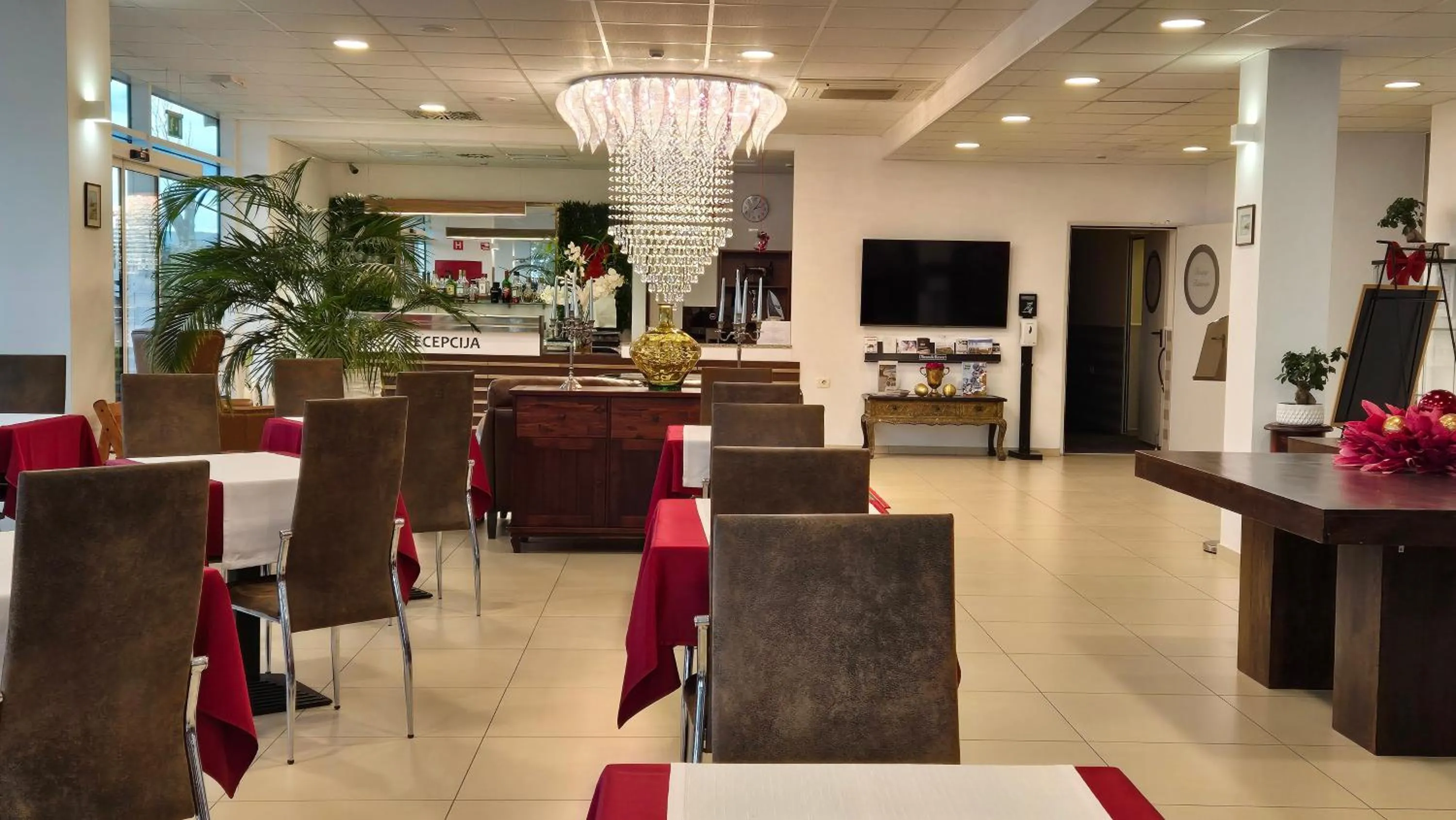 Restaurant/places to eat in Hotel Lavender - Oleander Resort