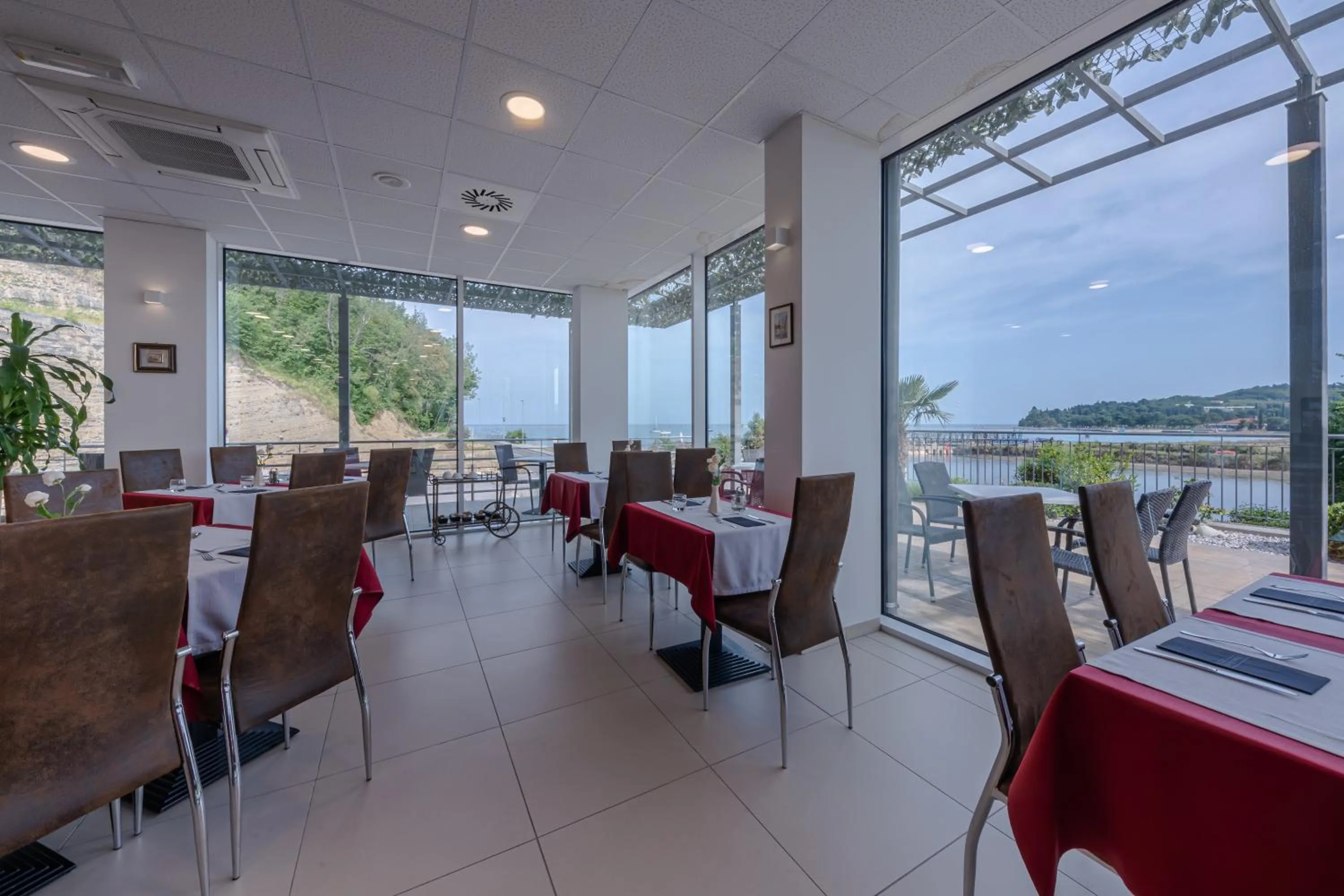 Restaurant/places to eat in Hotel Lavender - Oleander Resort