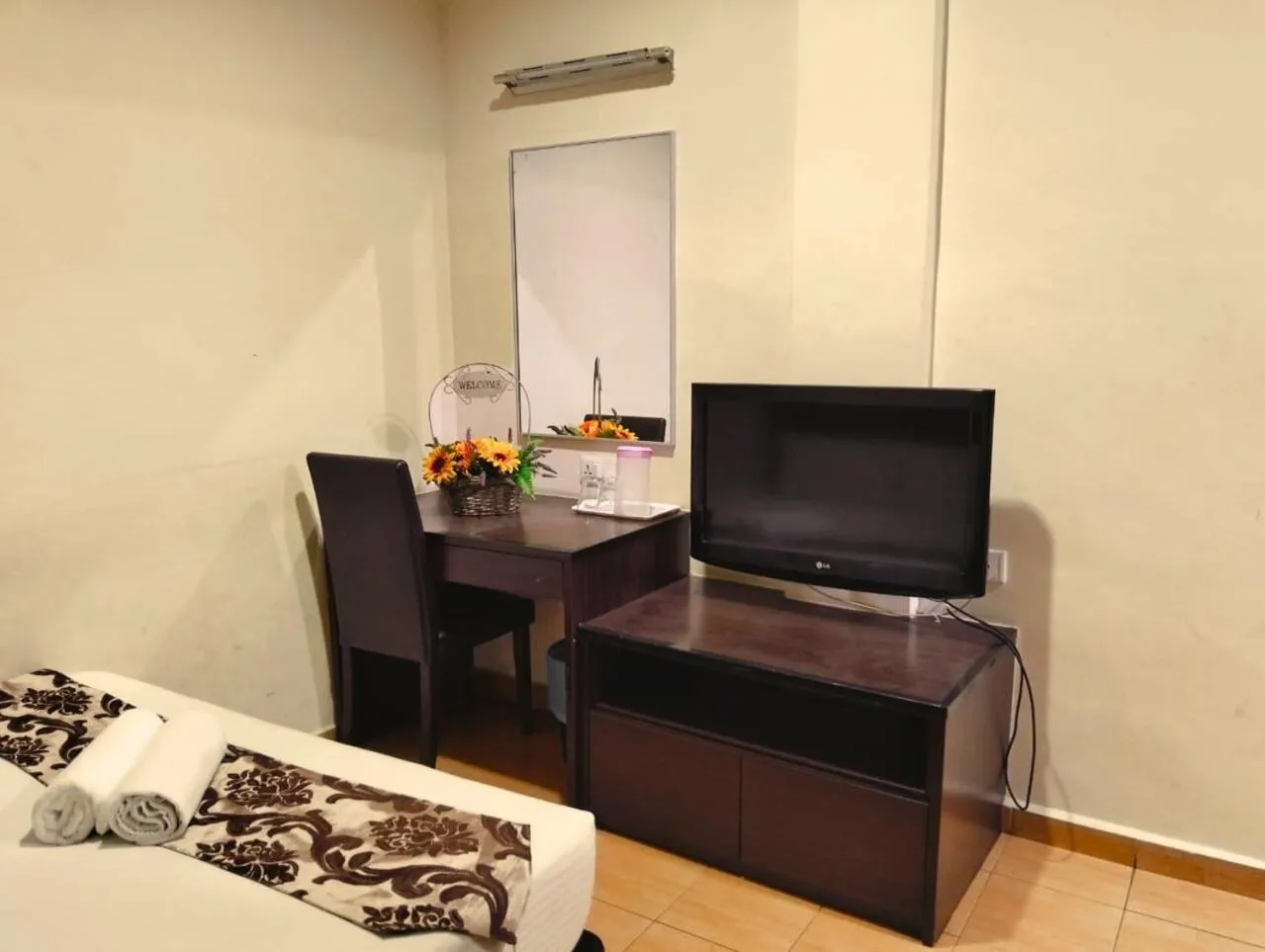 Evening entertainment, Bed in Hotel Sayang