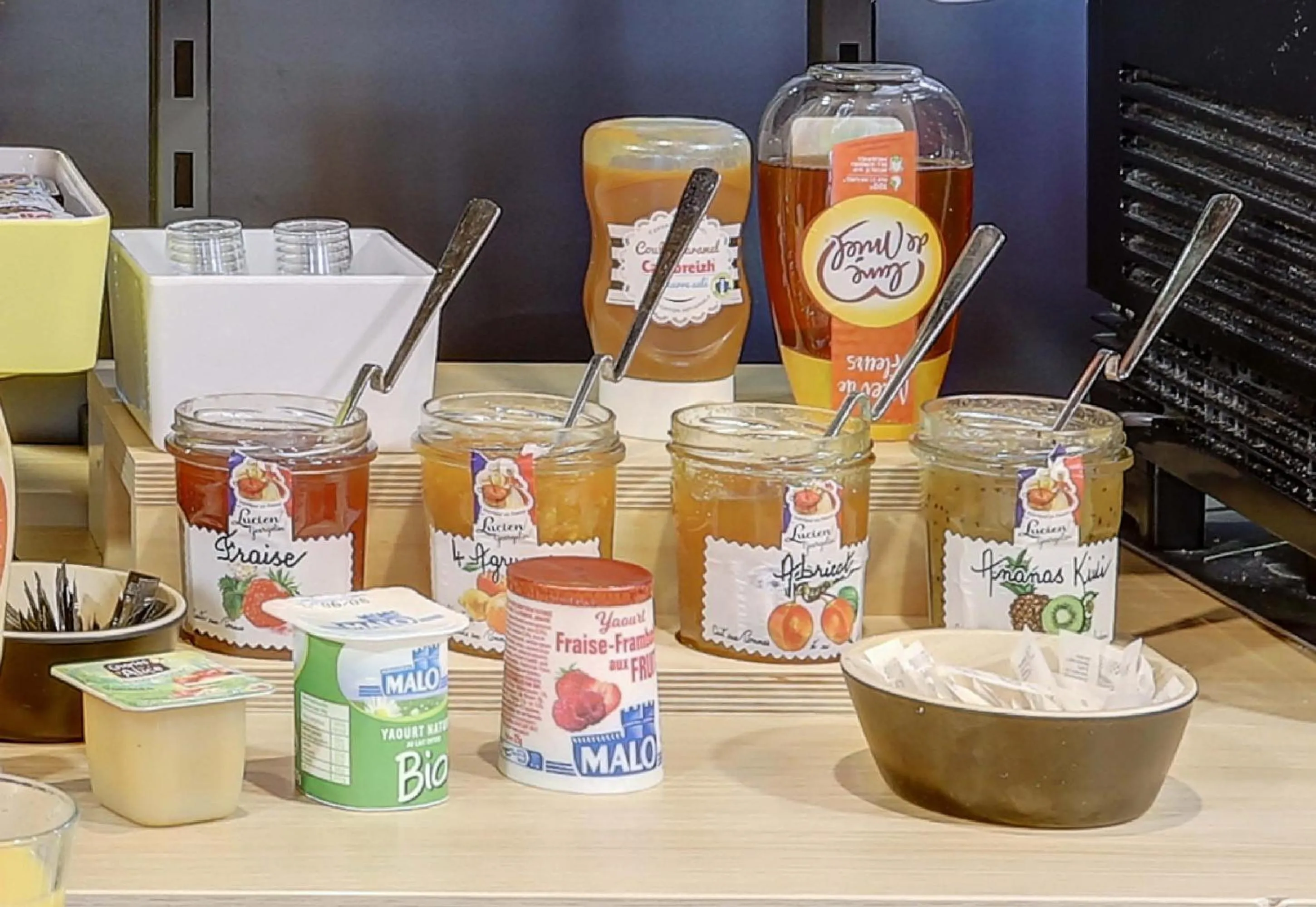 Breakfast in B&B HOTEL Reims Centre Gare