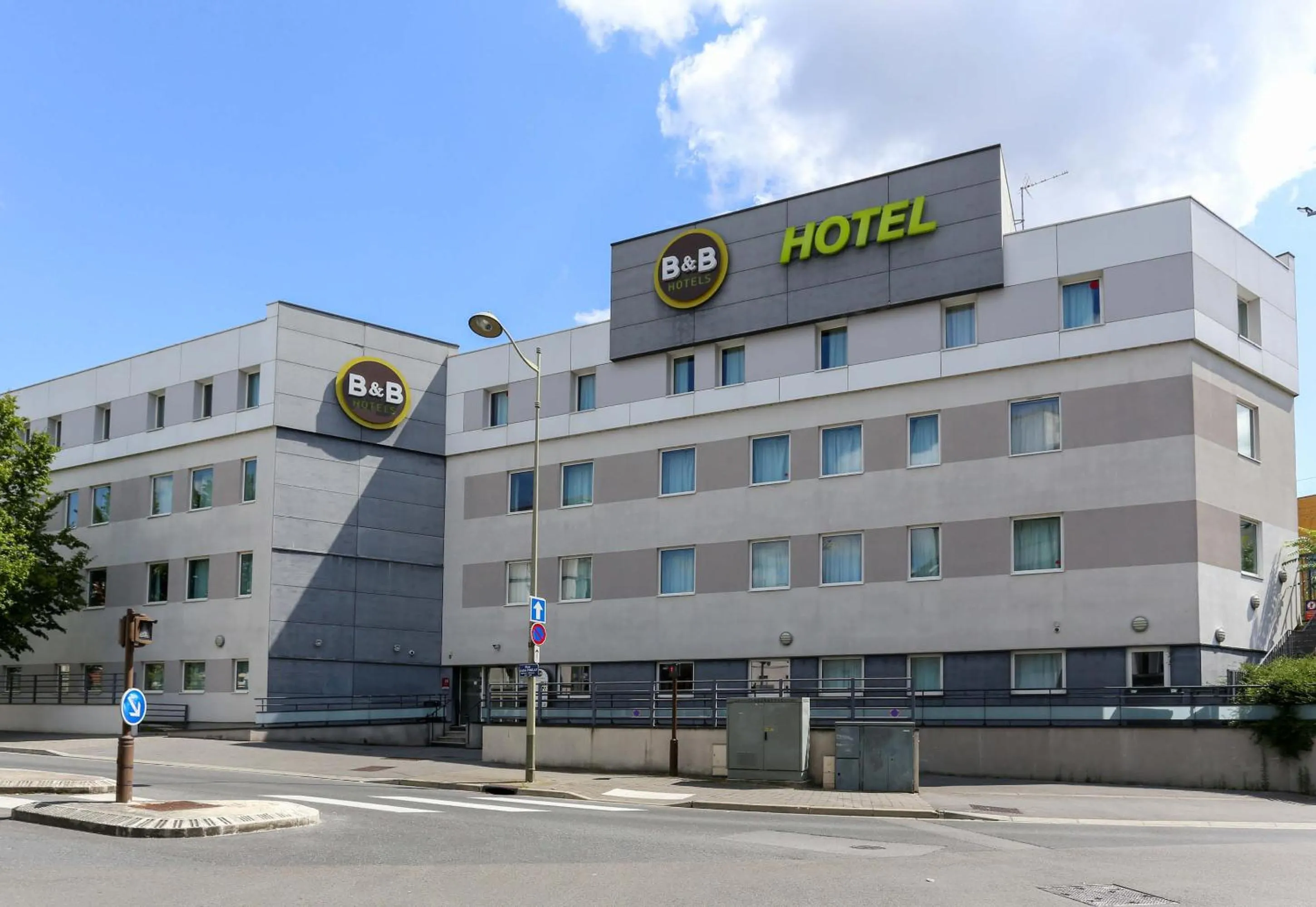 Property building in B&B HOTEL Reims Centre Gare