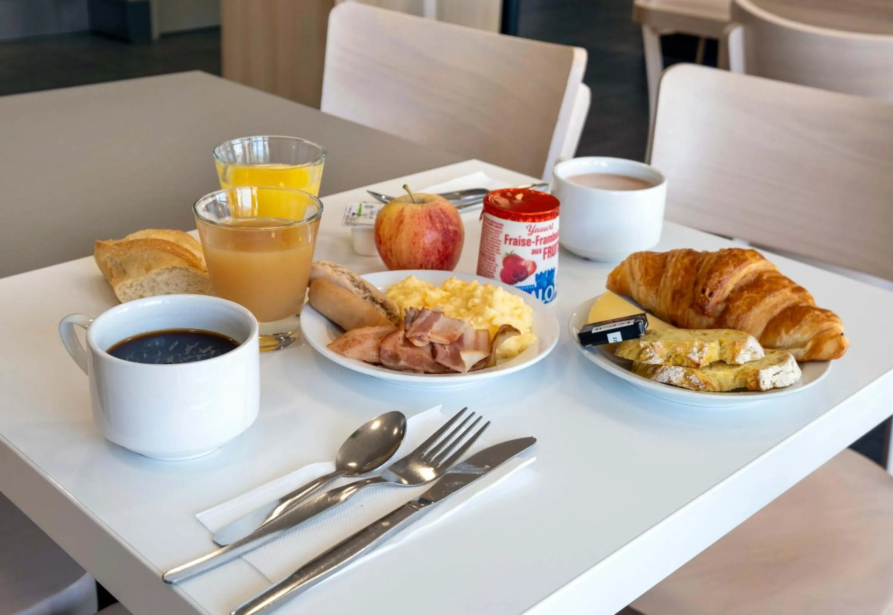 Breakfast in B&B HOTEL Niort Marais Poitevin Est