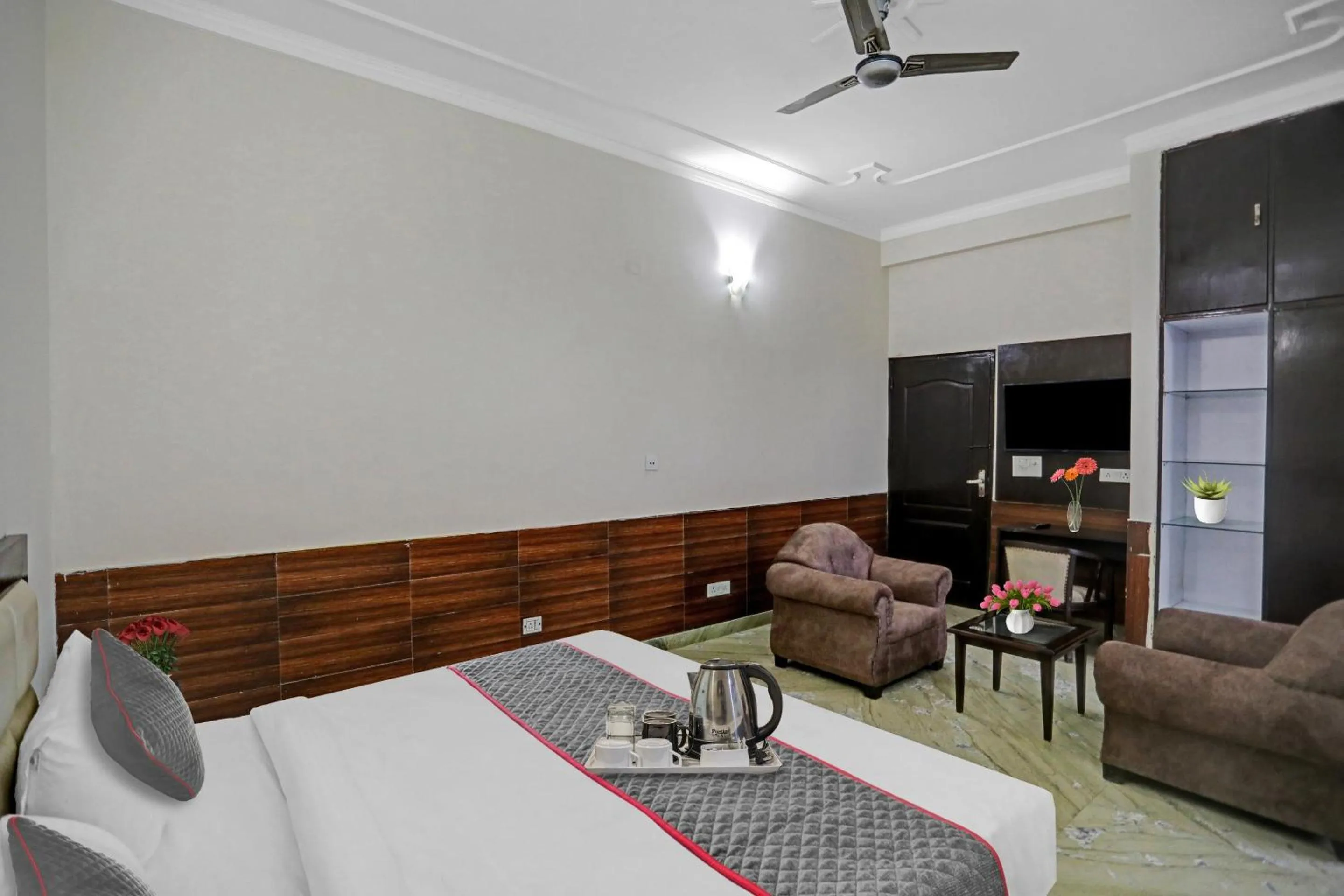 Bed in Townhouse The Premier View Near ISKCON Temple Noida