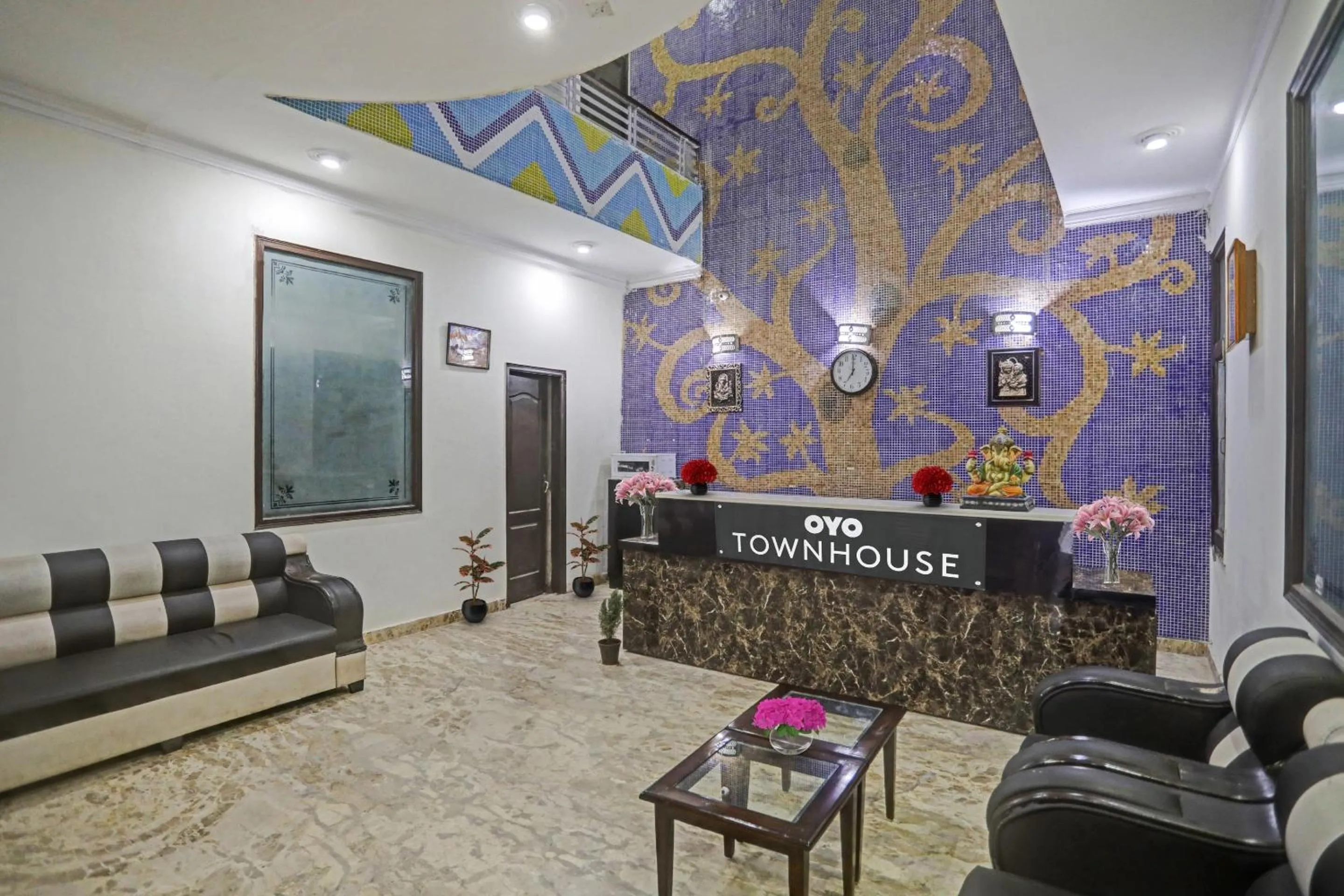 Lobby or reception in Townhouse The Premier View Near ISKCON Temple Noida