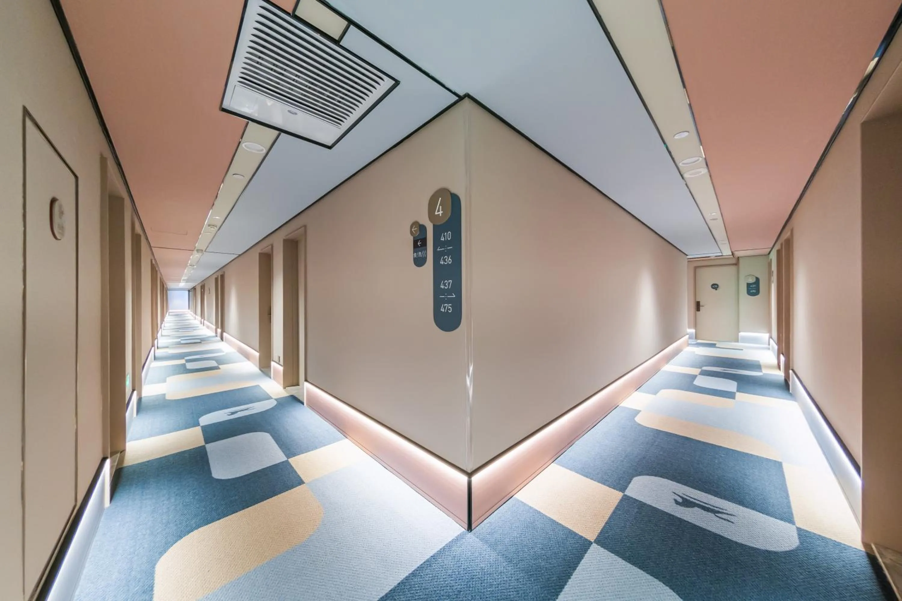 Property building, Bed in Hanting Hotel Beijing Shangdi Center