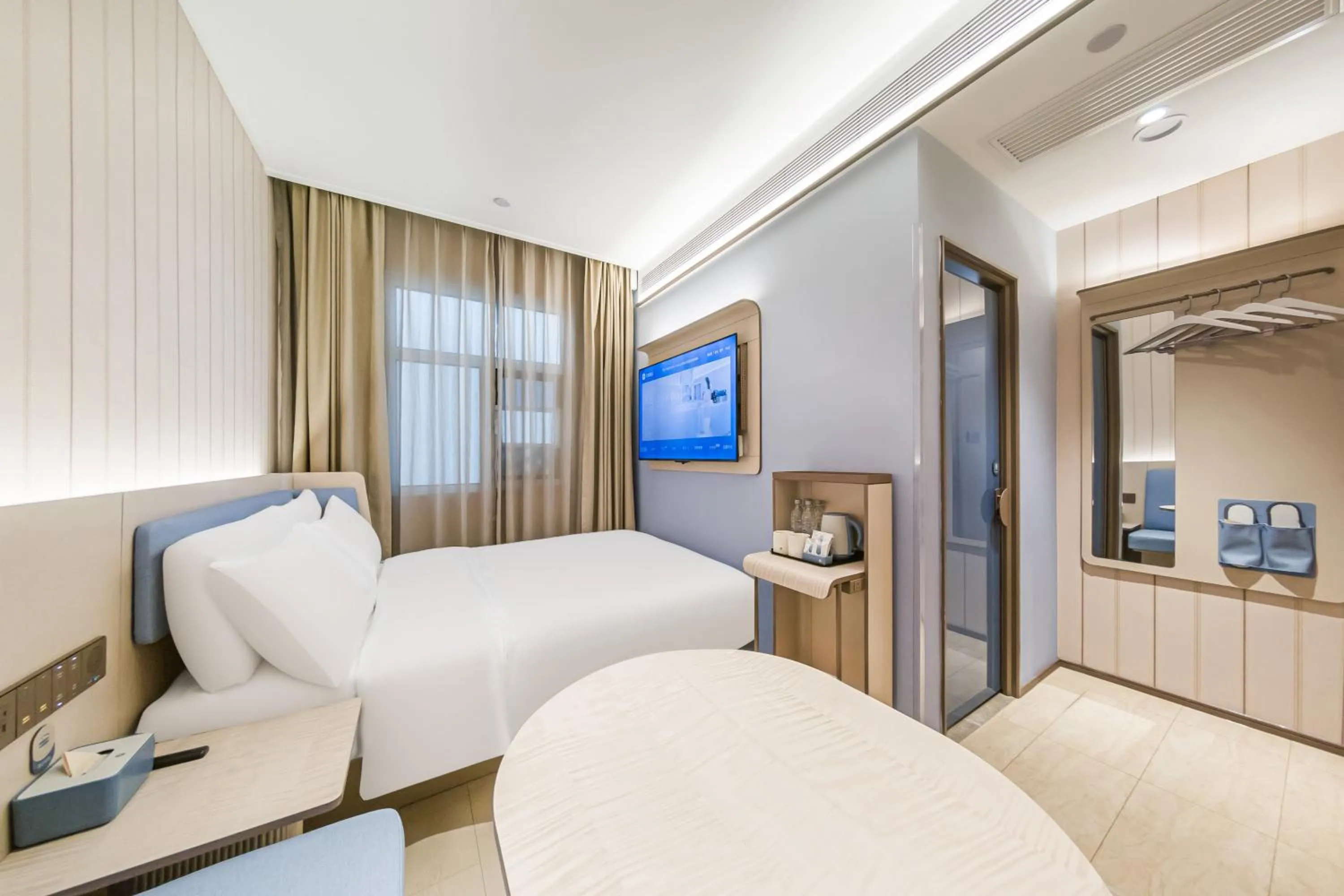 Photo of the whole room, Bed in Hanting Hotel Beijing Shangdi Center