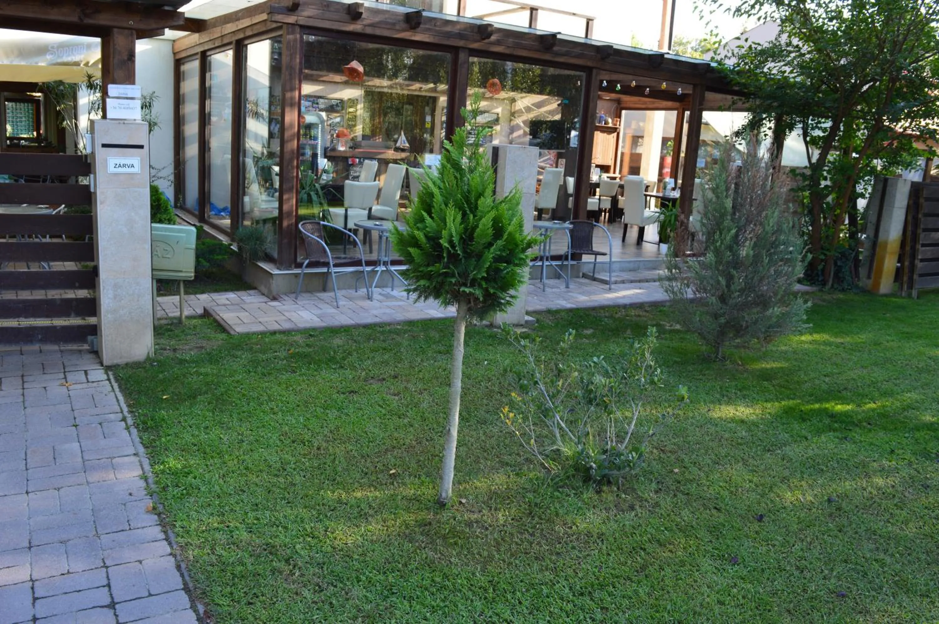 Restaurant/places to eat in Silver Garden