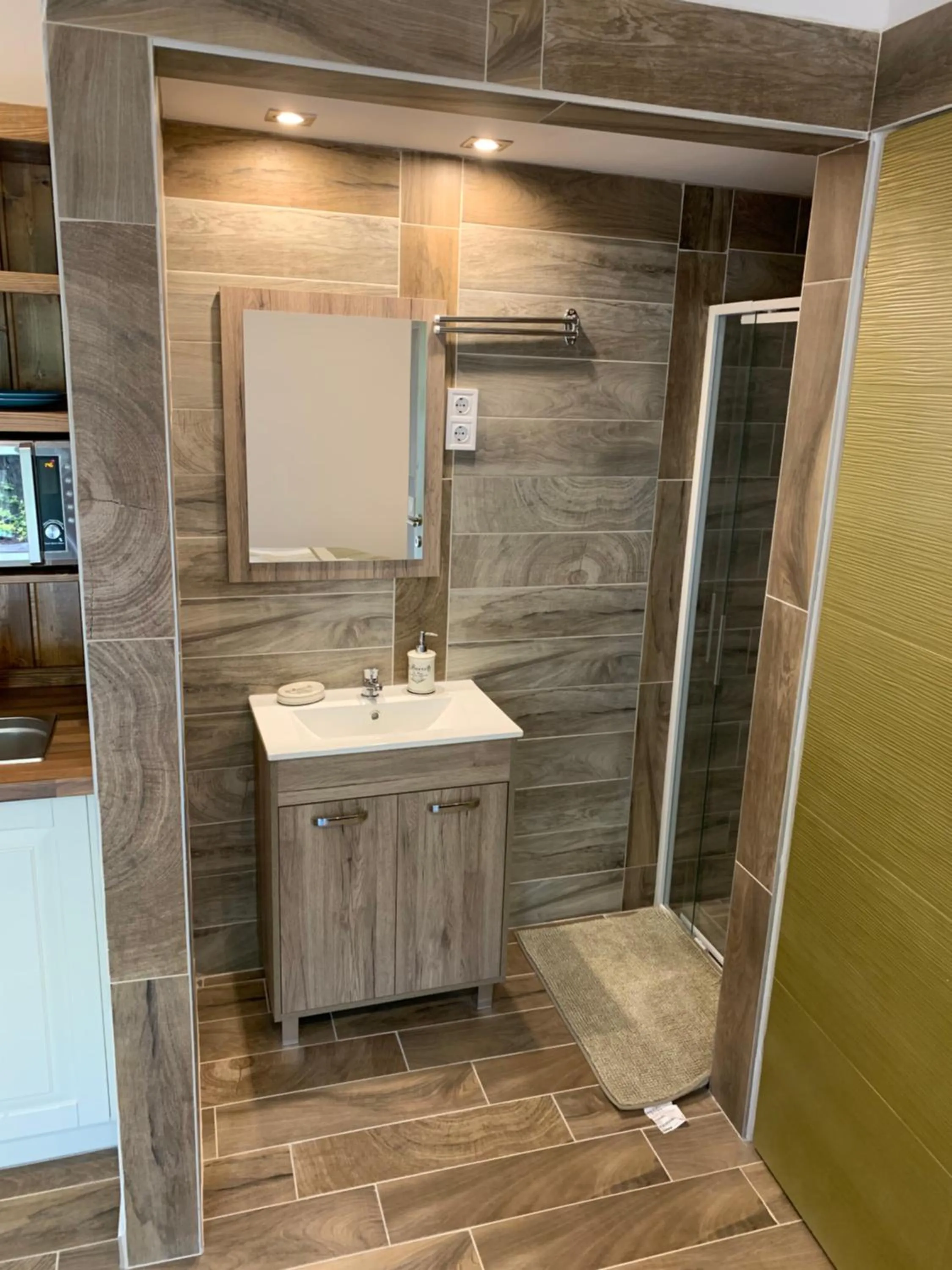 Bathroom in Silver Garden