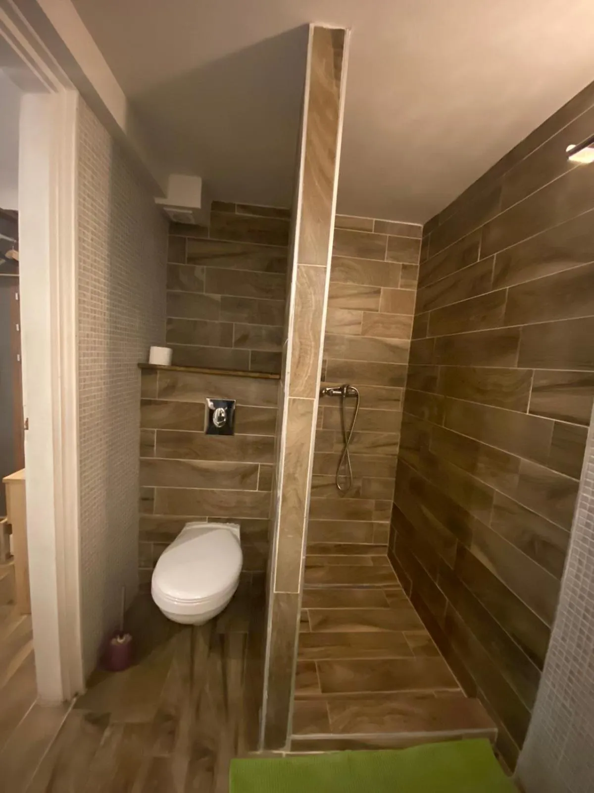 Bathroom in Silver Garden