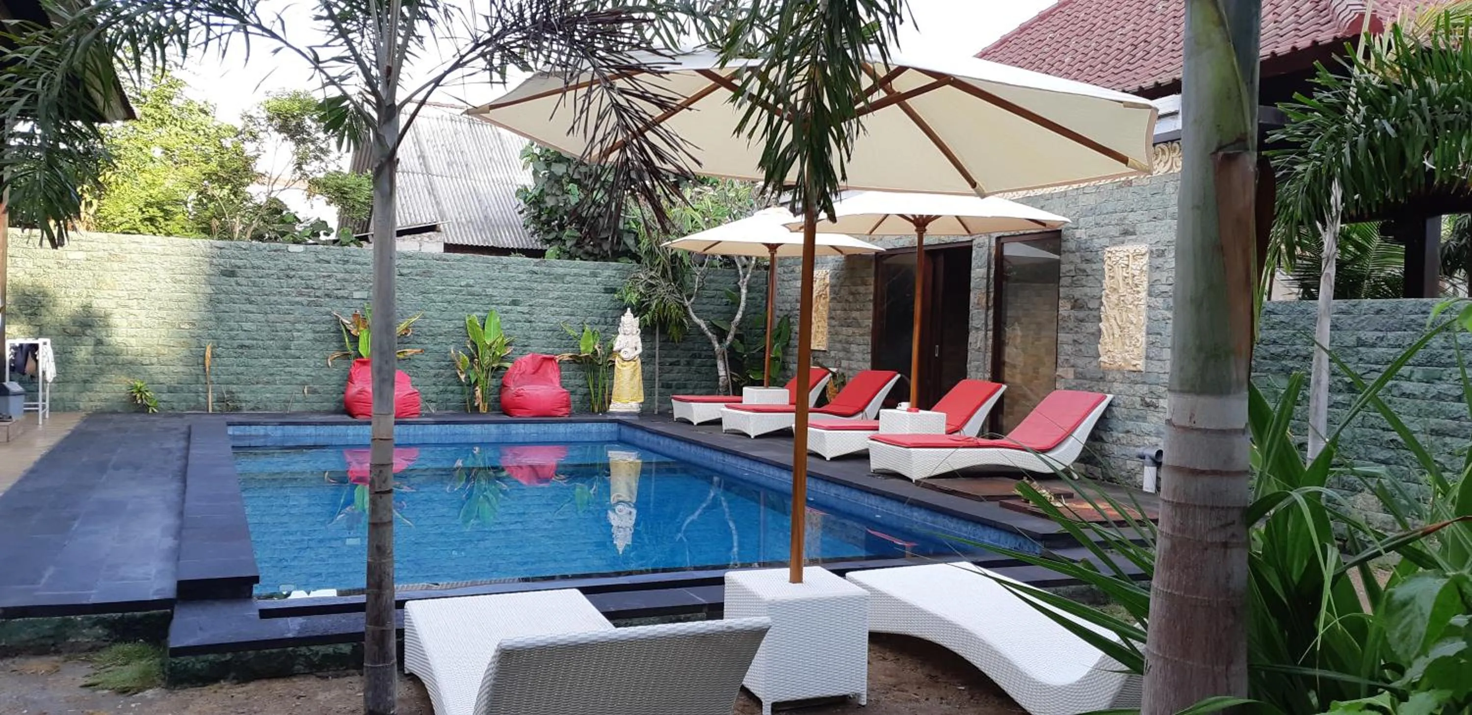 Swimming pool in Bunutbali Villas88