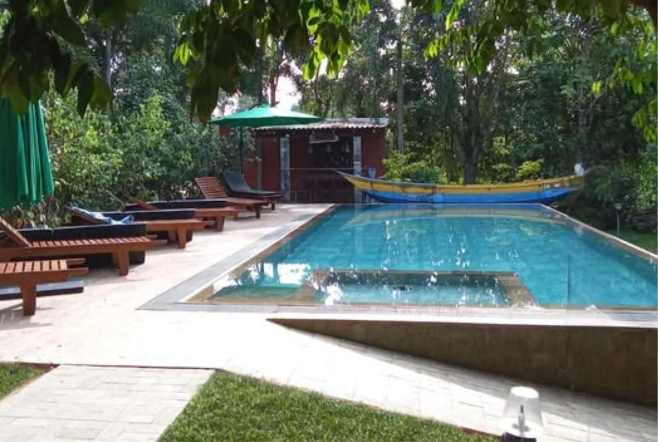 Swimming pool in Garcinia Leaf