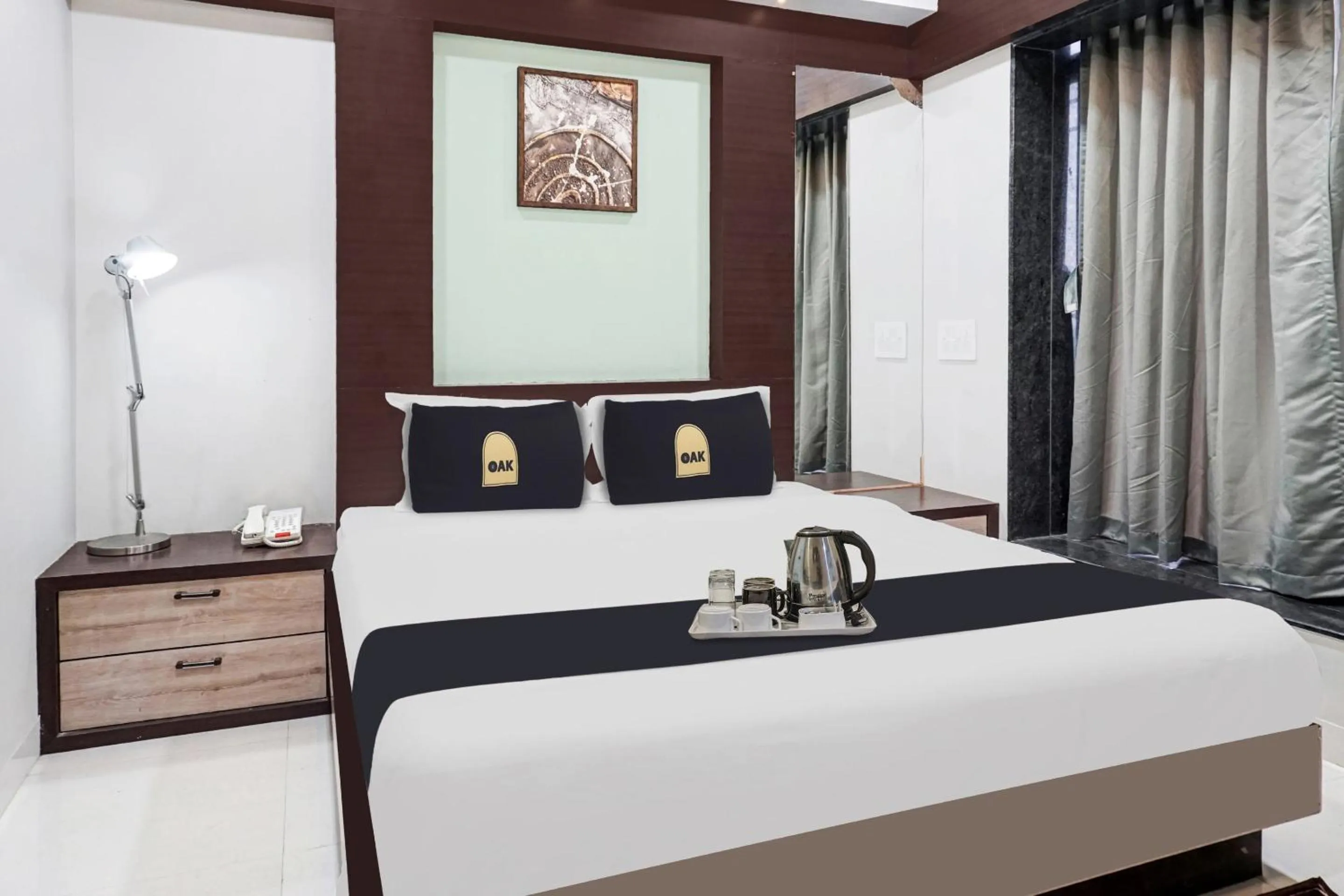 Photo of the whole room, Bed in Super Townhouse OAK Hotel Rajmudra