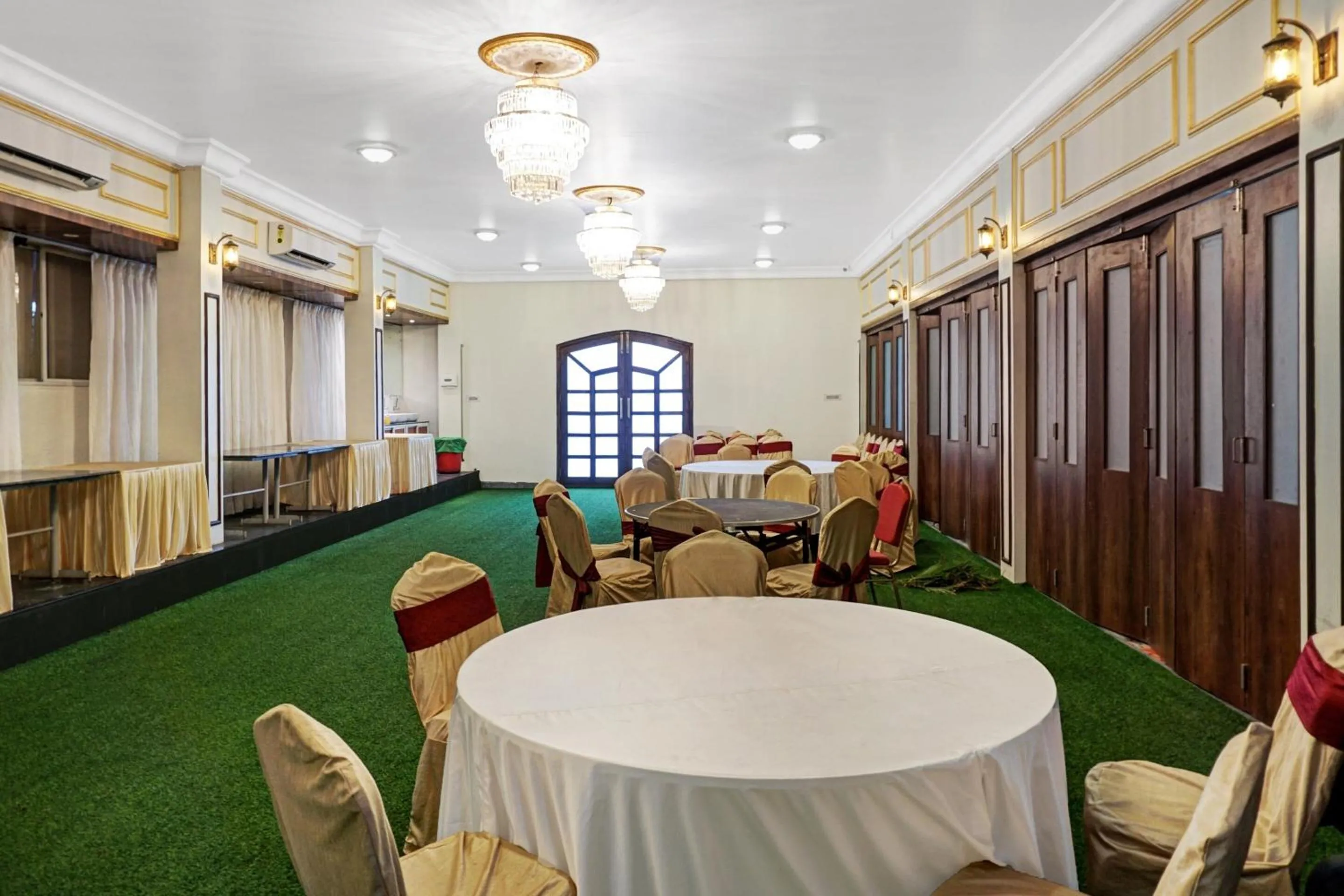 Super Townhouse OAK Hotel Rajmudra