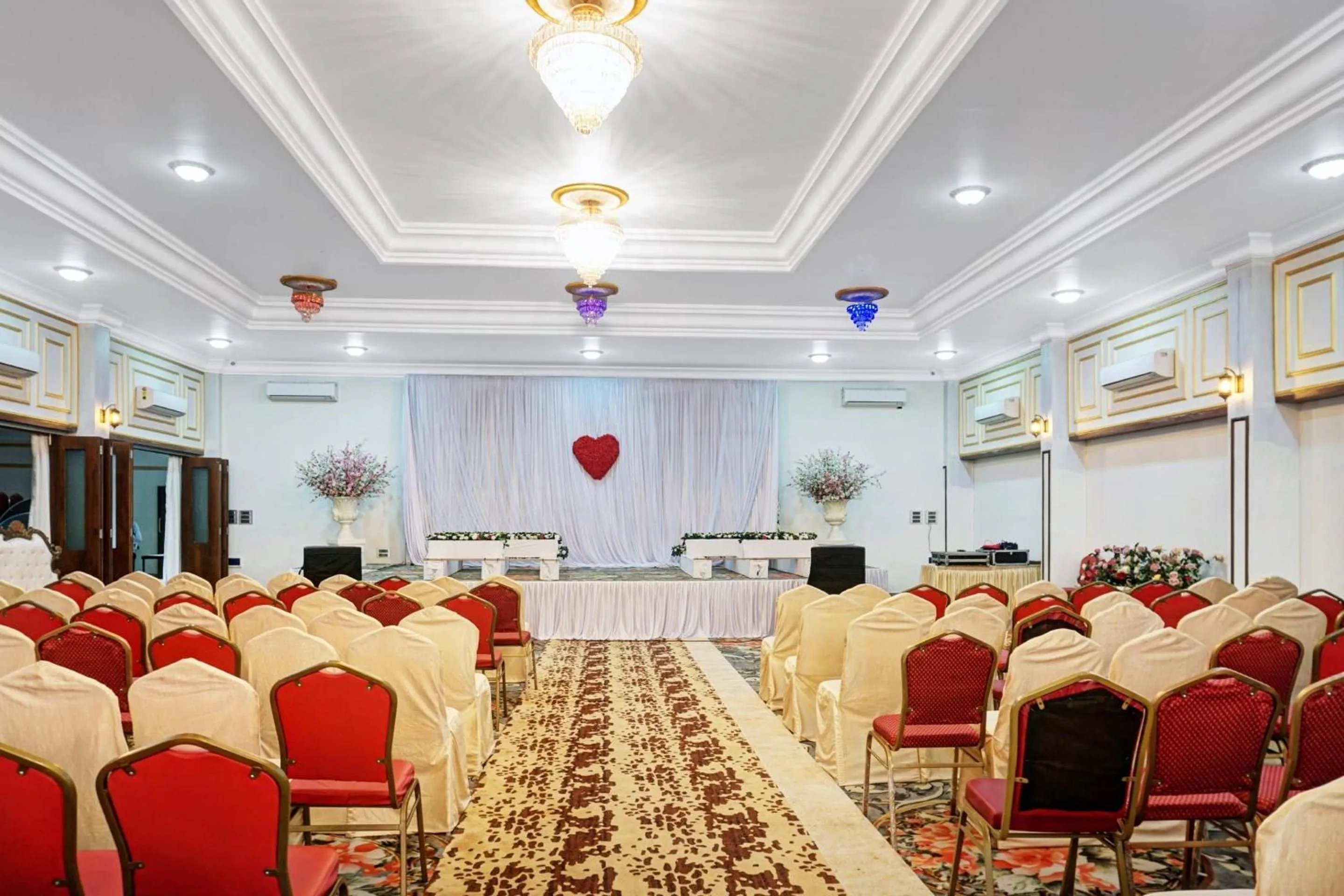 Super Townhouse OAK Hotel Rajmudra