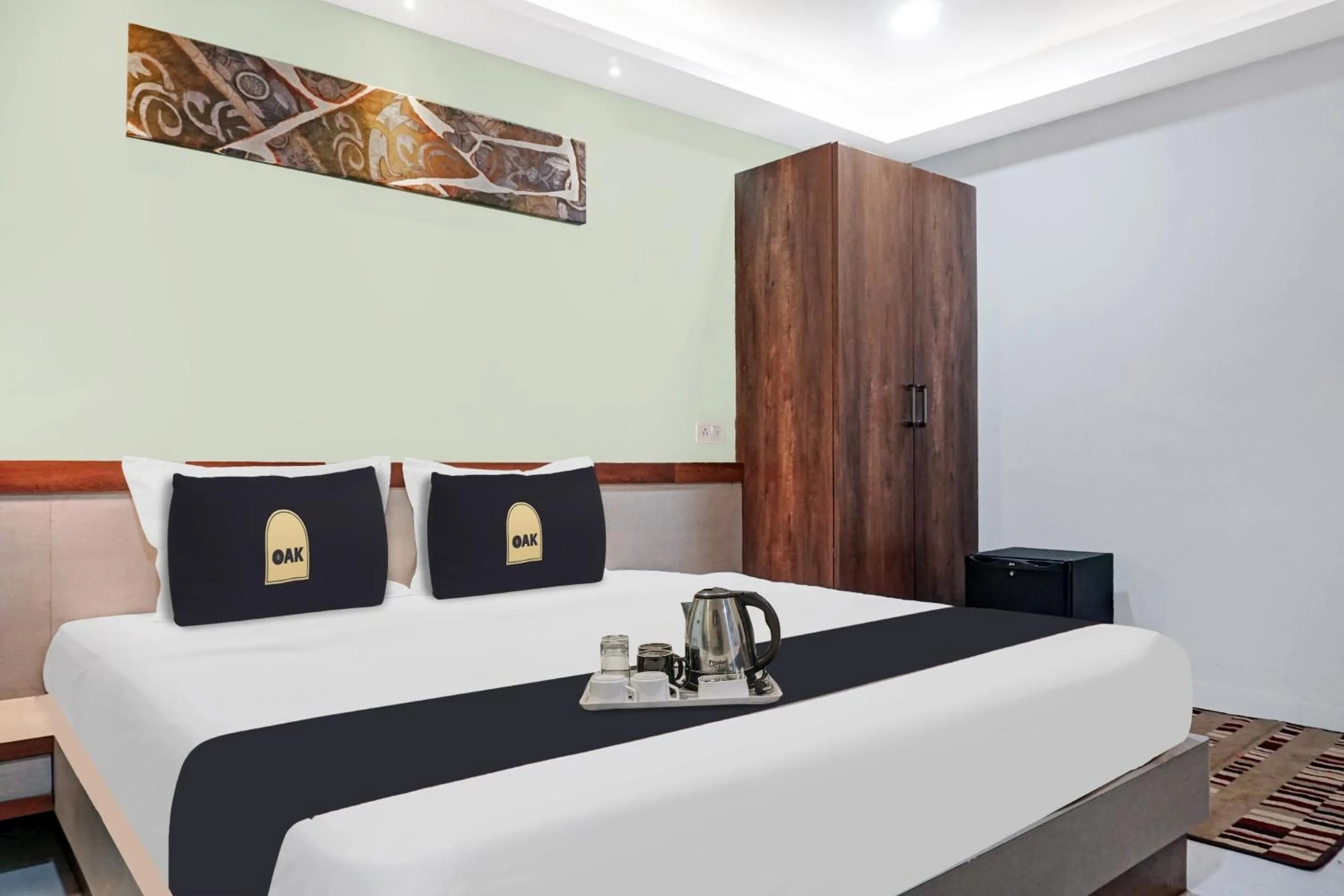 Photo of the whole room, Bed in Super Townhouse OAK Hotel Rajmudra