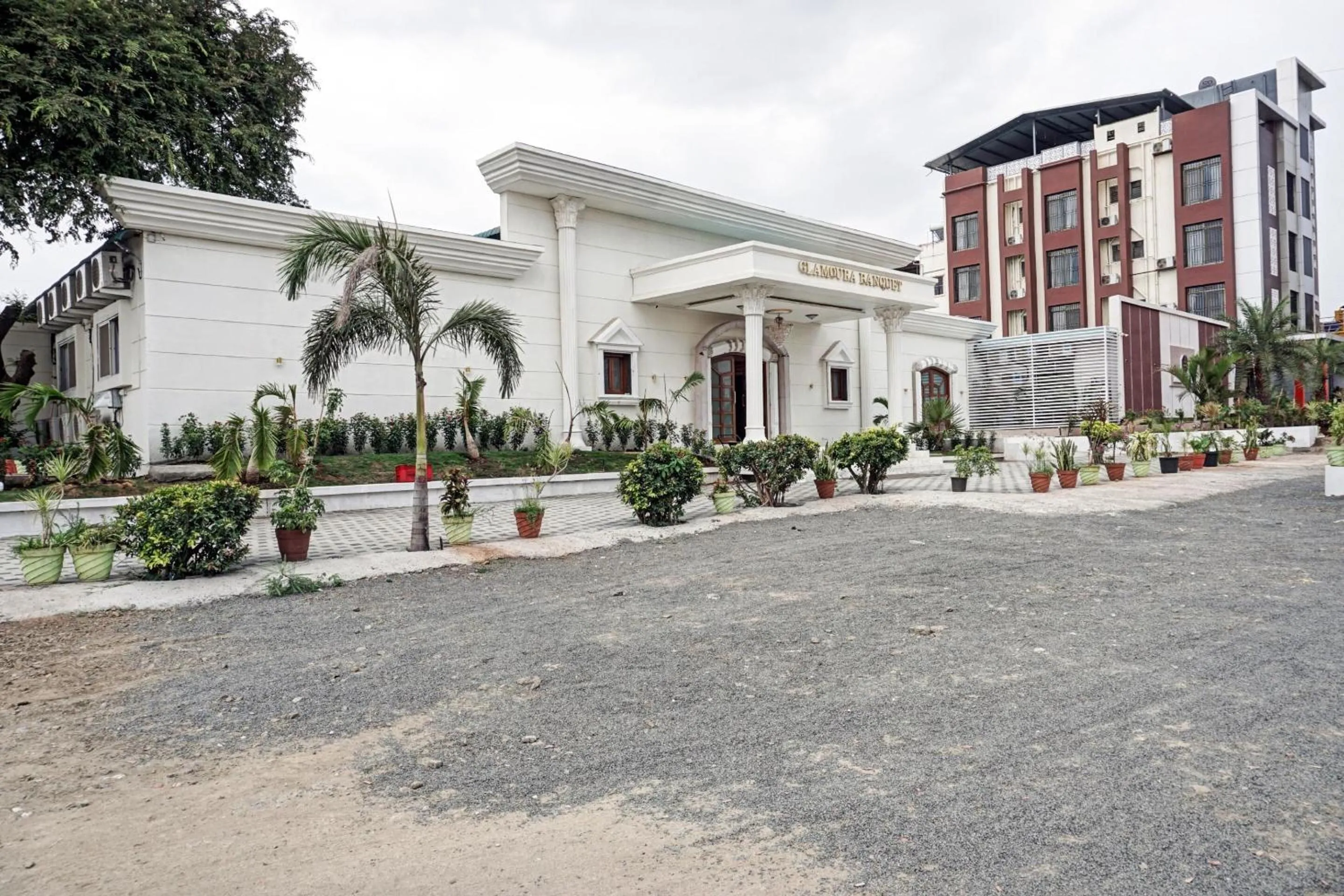 Super Townhouse OAK Hotel Rajmudra