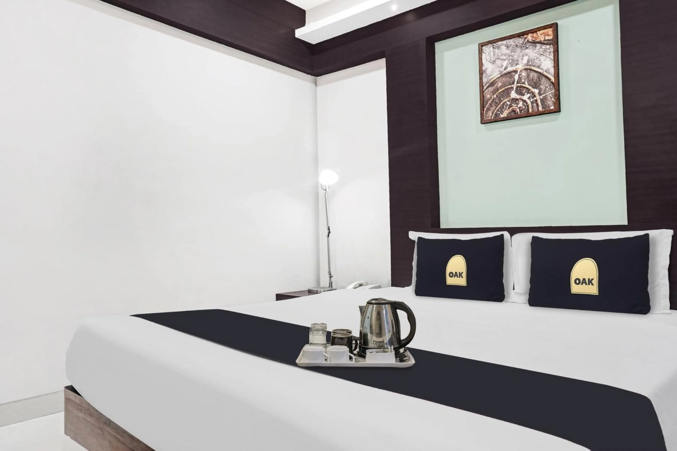 Photo of the whole room, Bed in Super Townhouse OAK Hotel Rajmudra