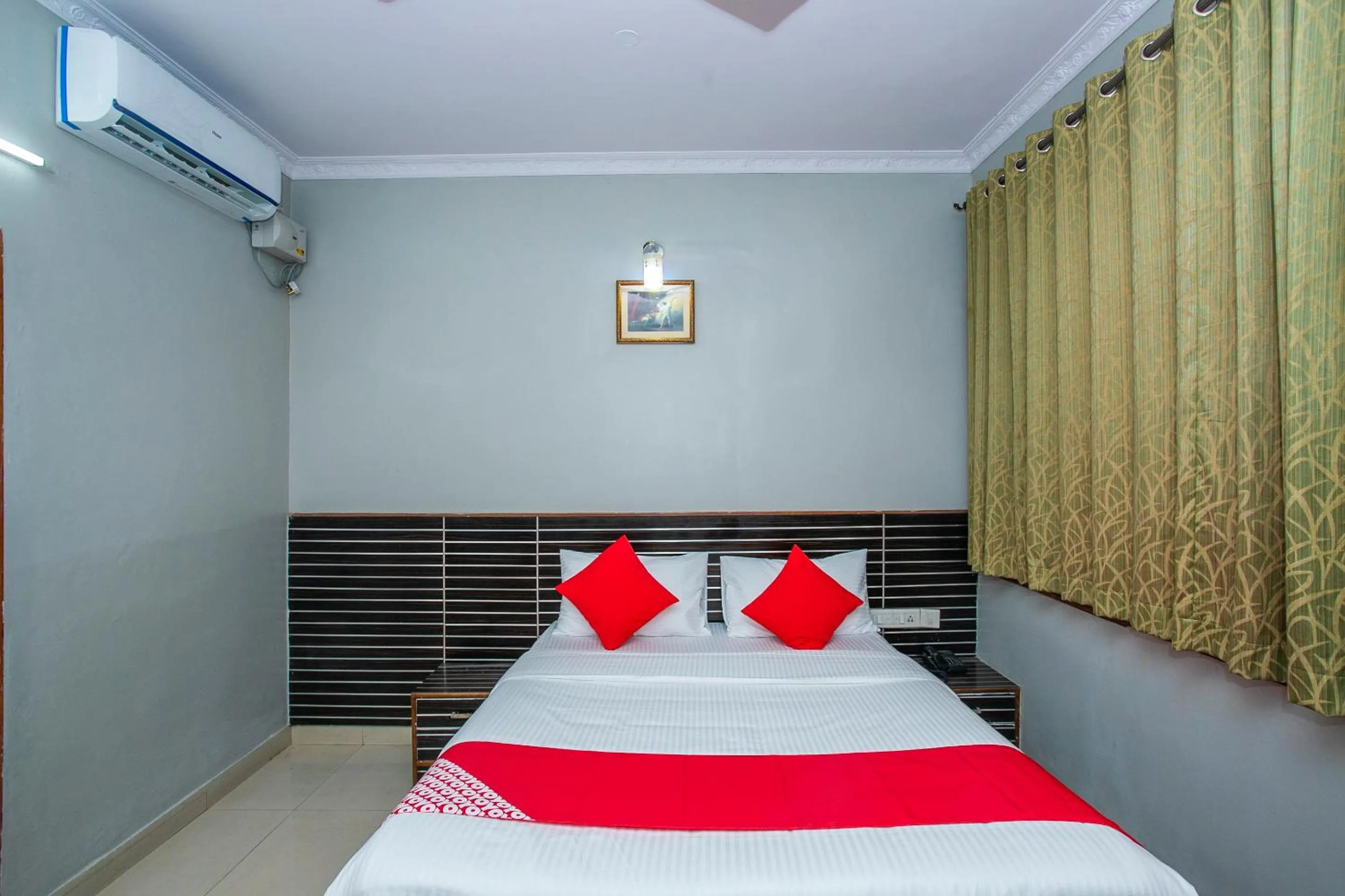 Photo of the whole room, Bed in Hotel O White Fort Near Lalbagh Botanical Garden